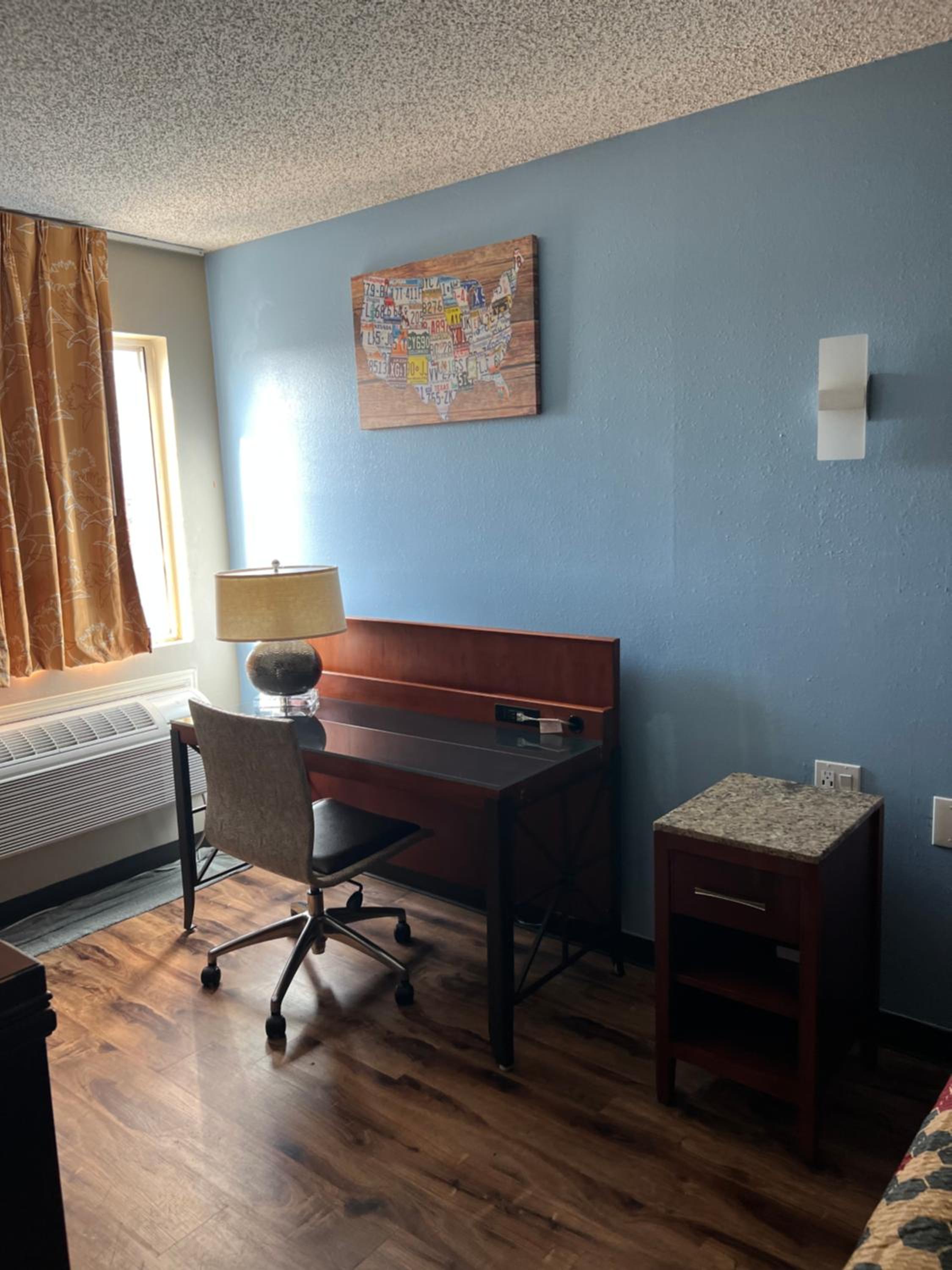 King Room - Non-Smoking - Photo 7