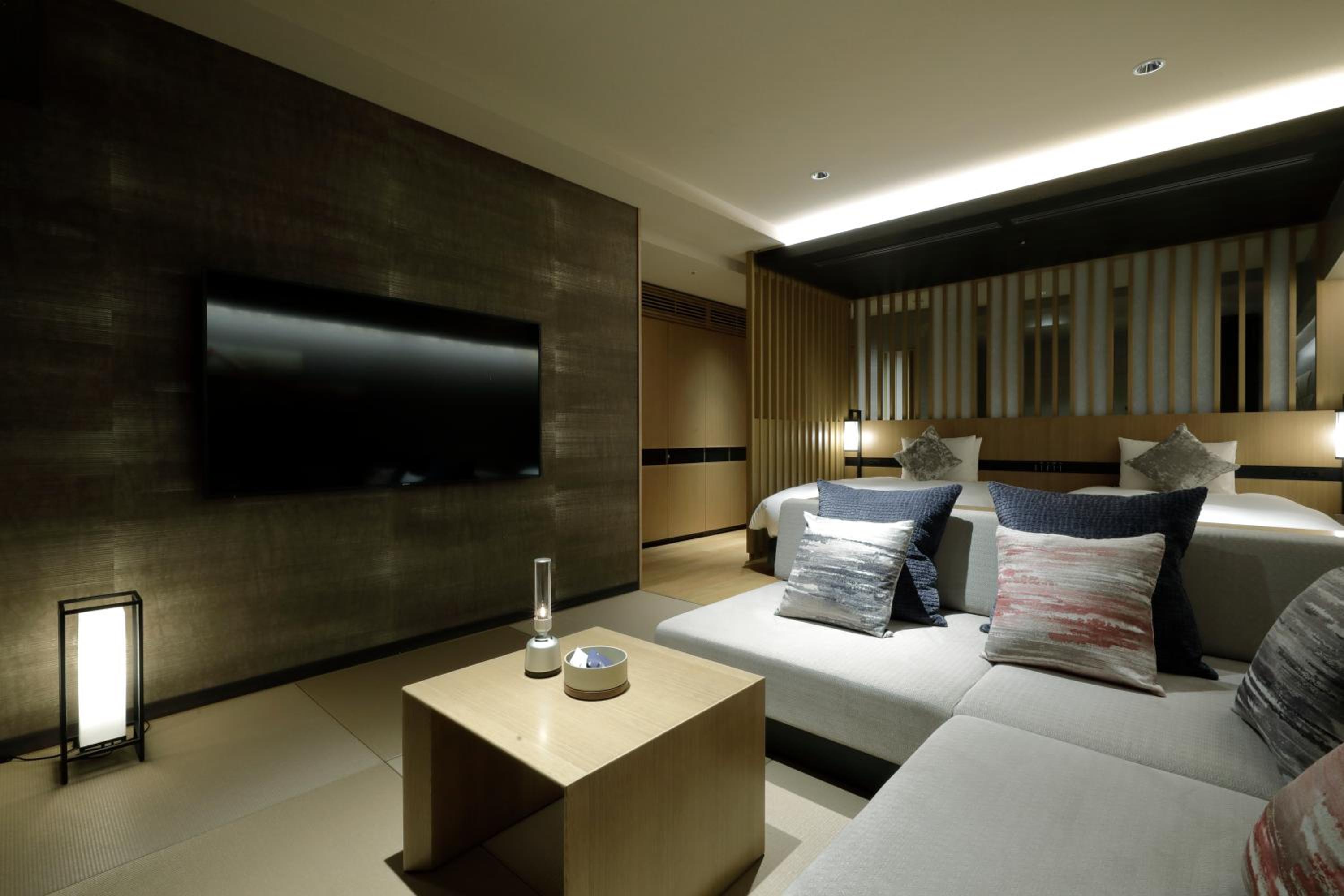 East Wing Deluxe Room with Open-Air Bath Japanese Style - Photo 4