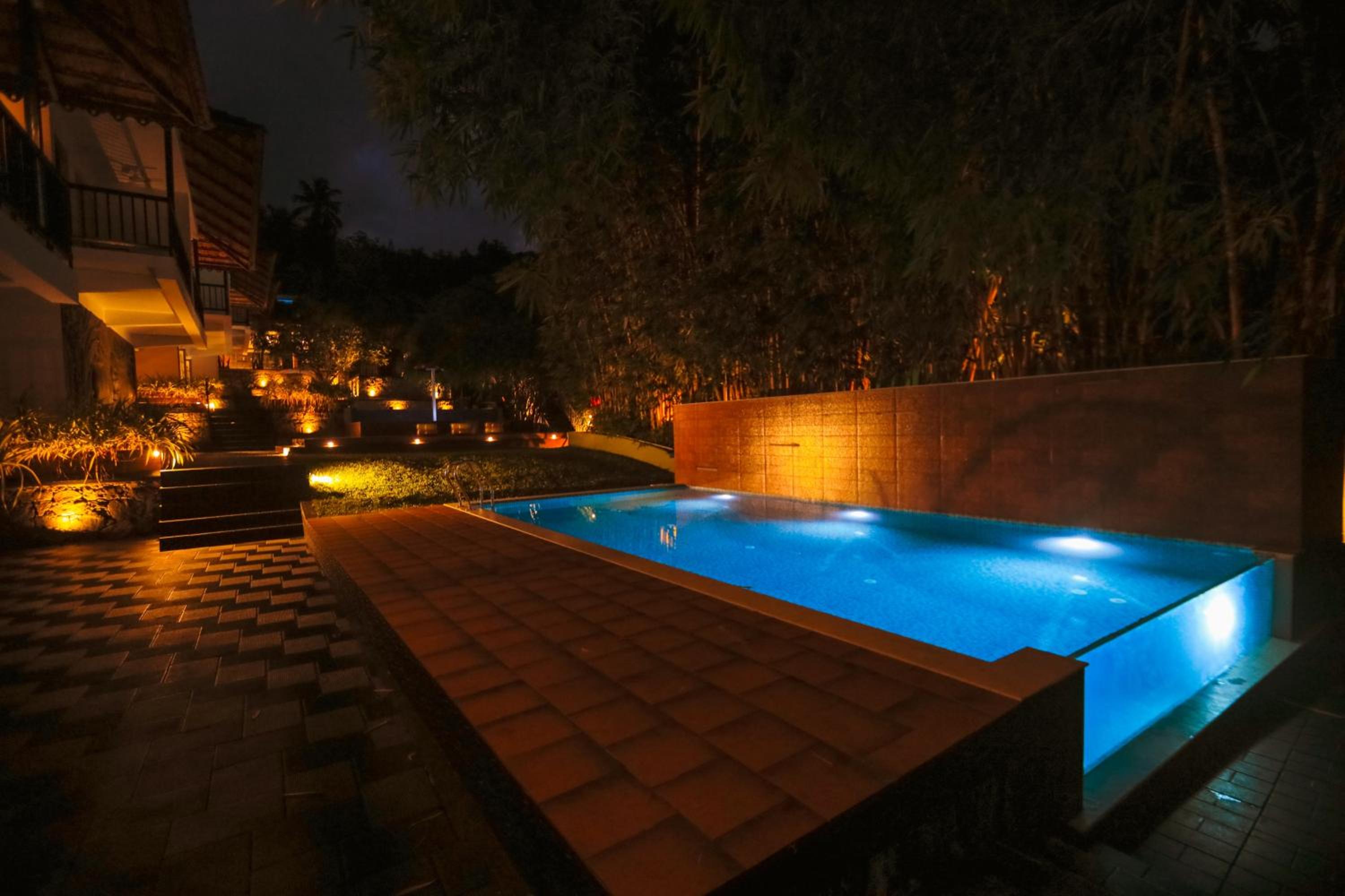 Villa with Private Pool - Photo 2