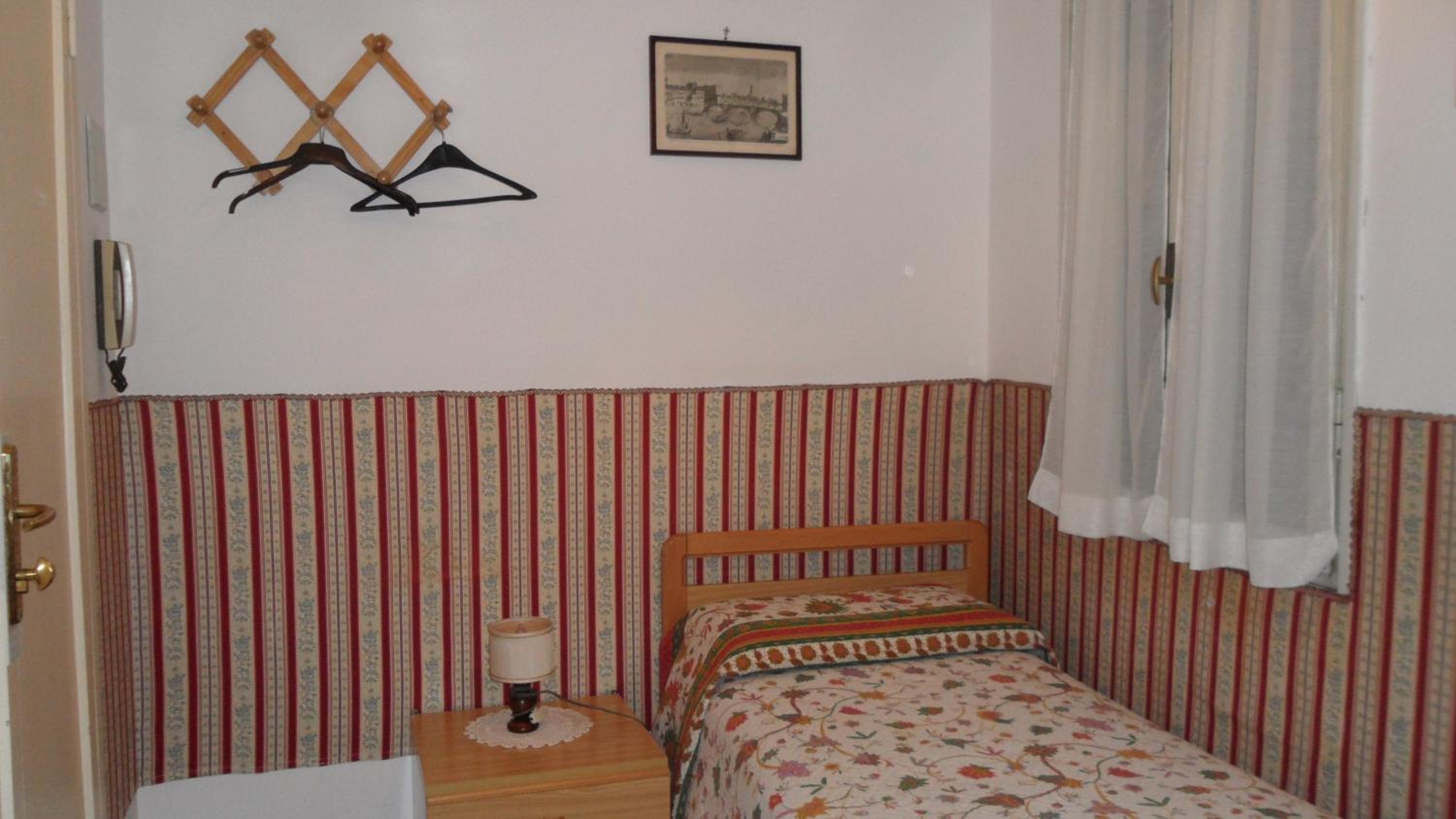 Single Room With Shared Bathroom photo 1