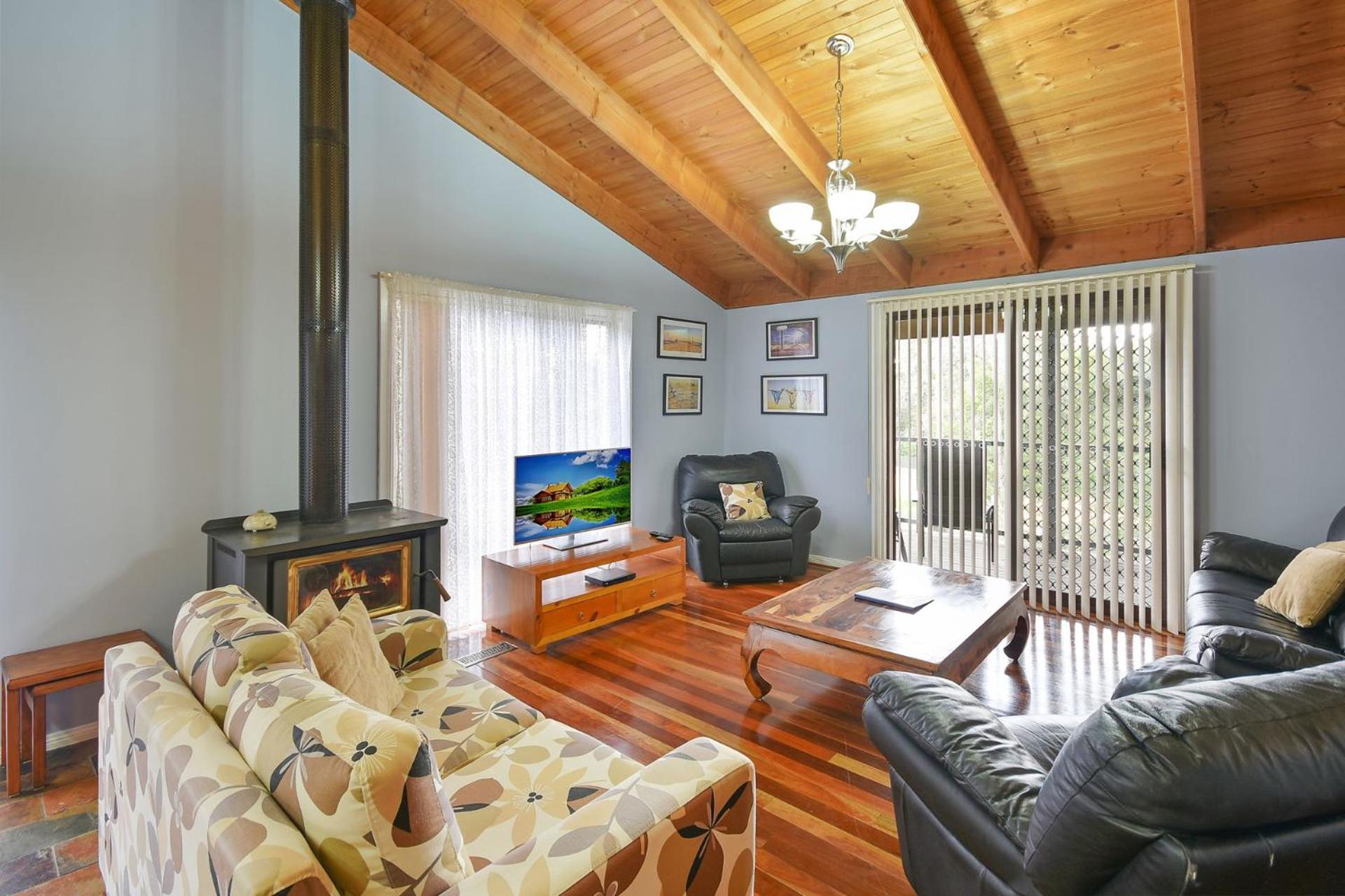 Five-Bedroom House photo 1