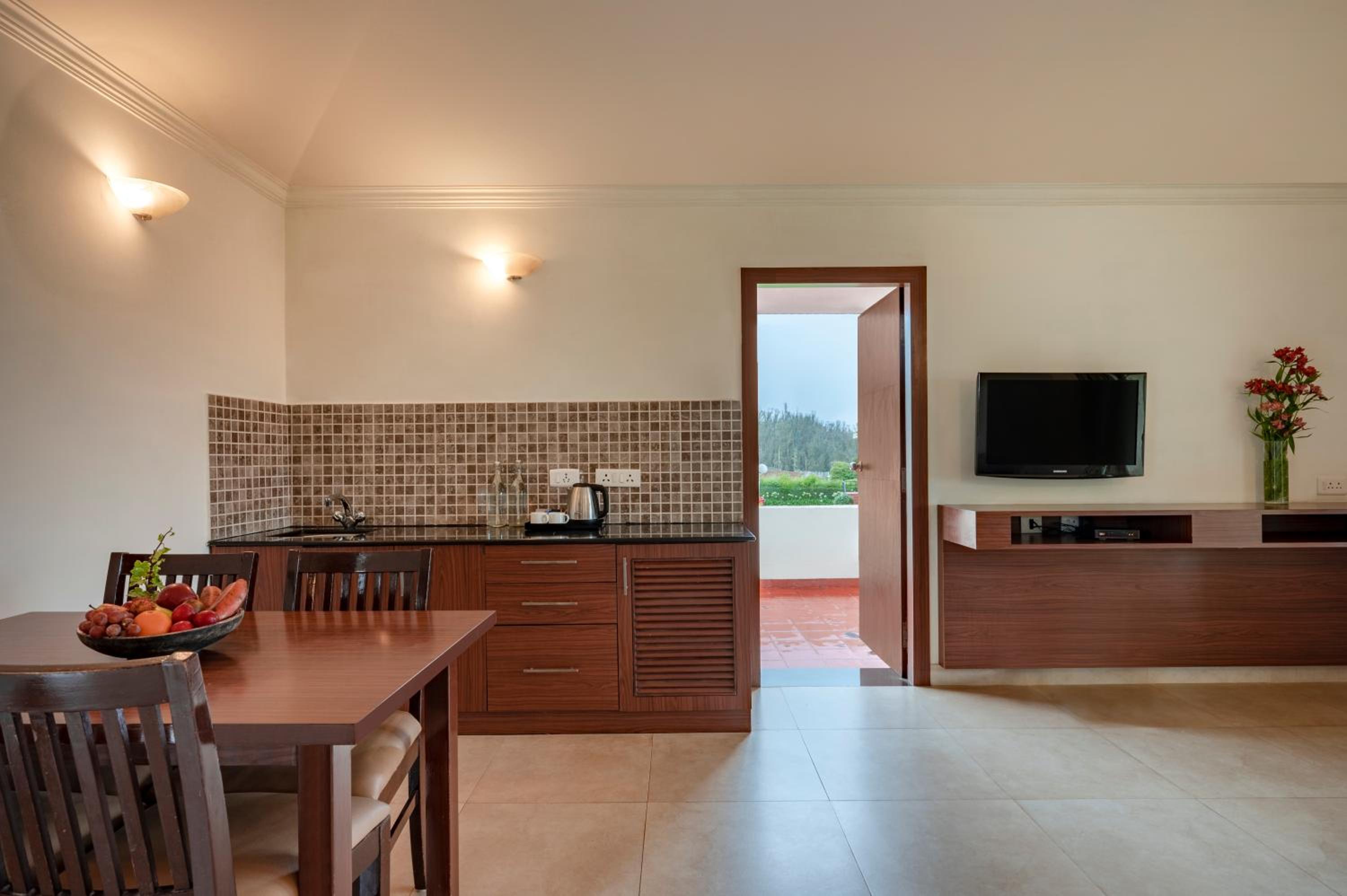 Valley View Privilege Suite With Balcony - Photo 3