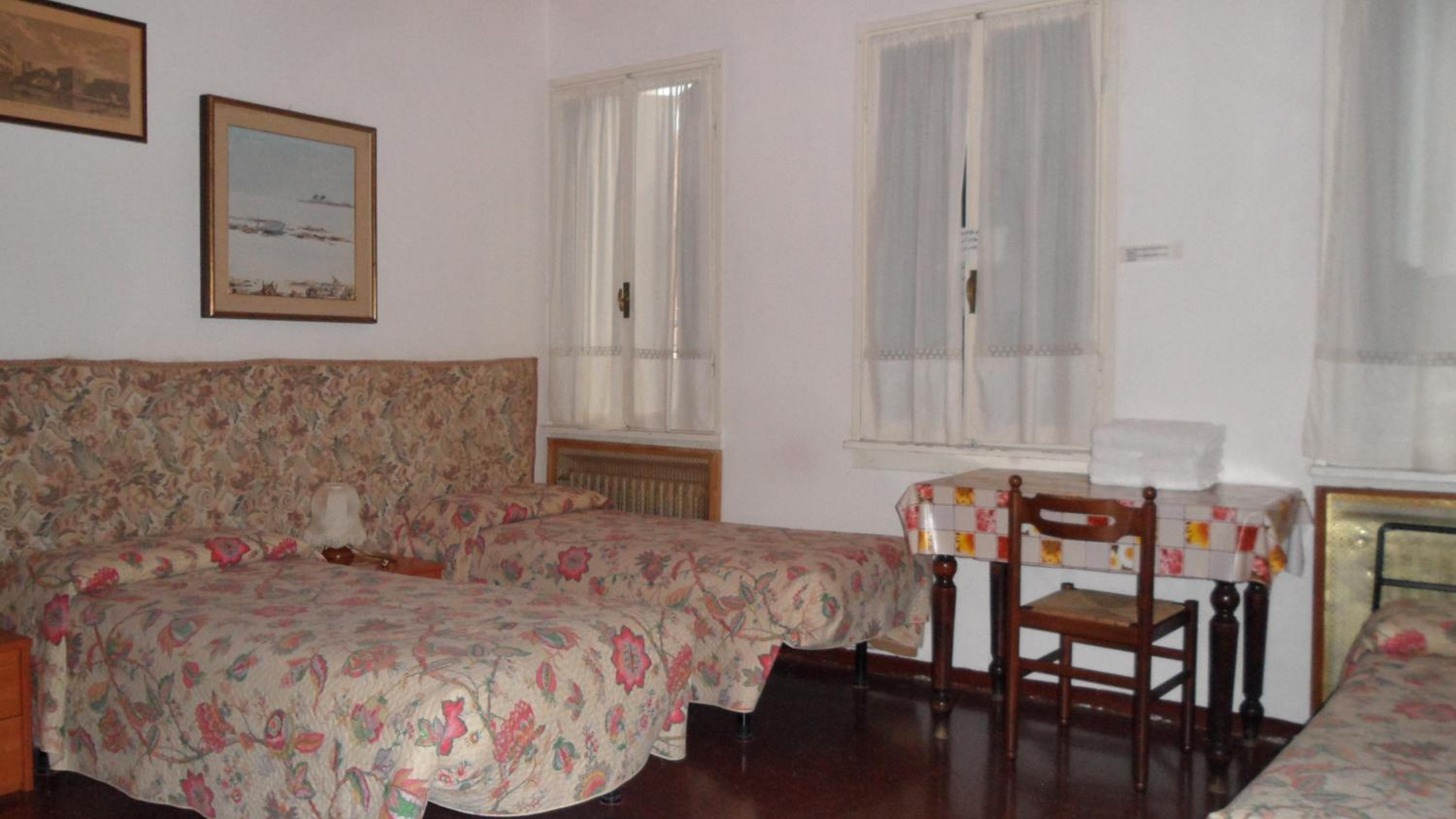 Triple Room With Shared Bathroom photo 3