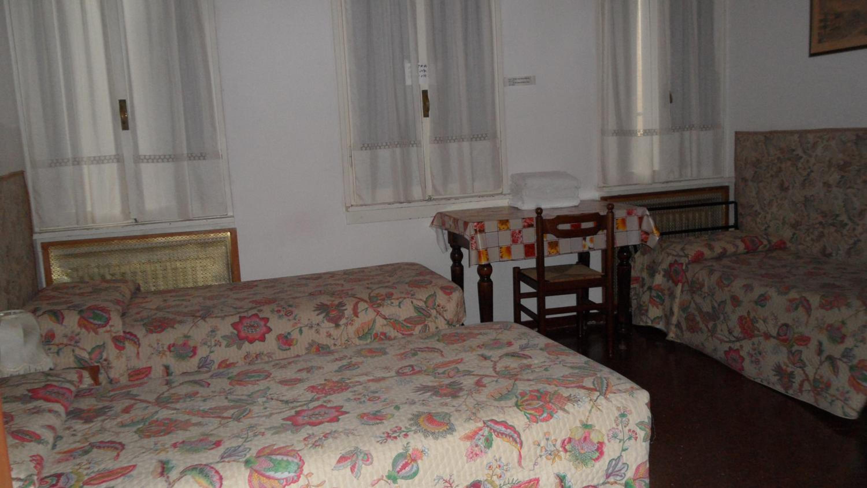 Triple Room With Shared Bathroom photo 1