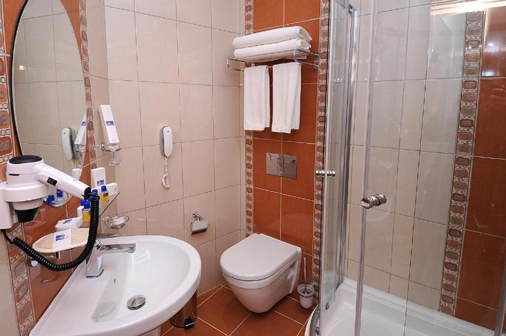Double or Twin Room photo 3