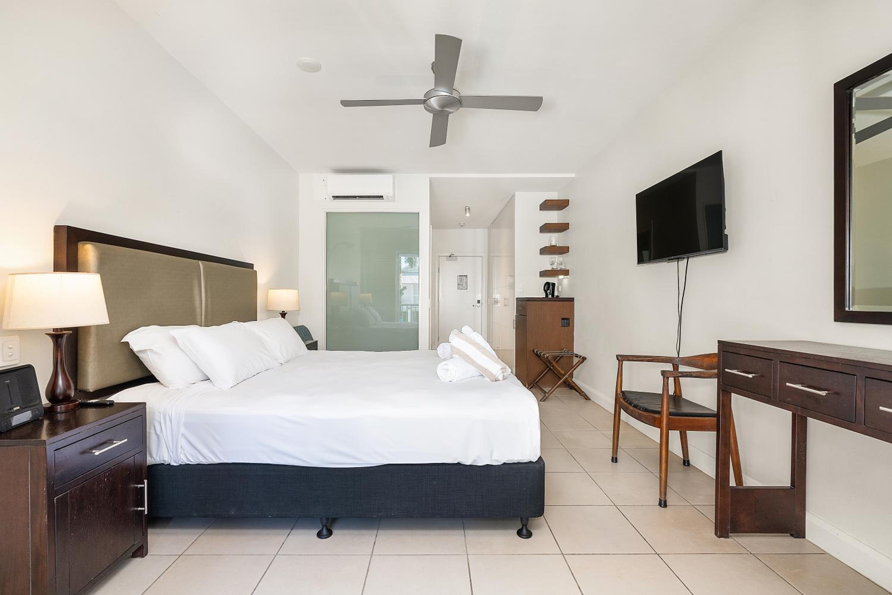 Studio Apartment photo 3