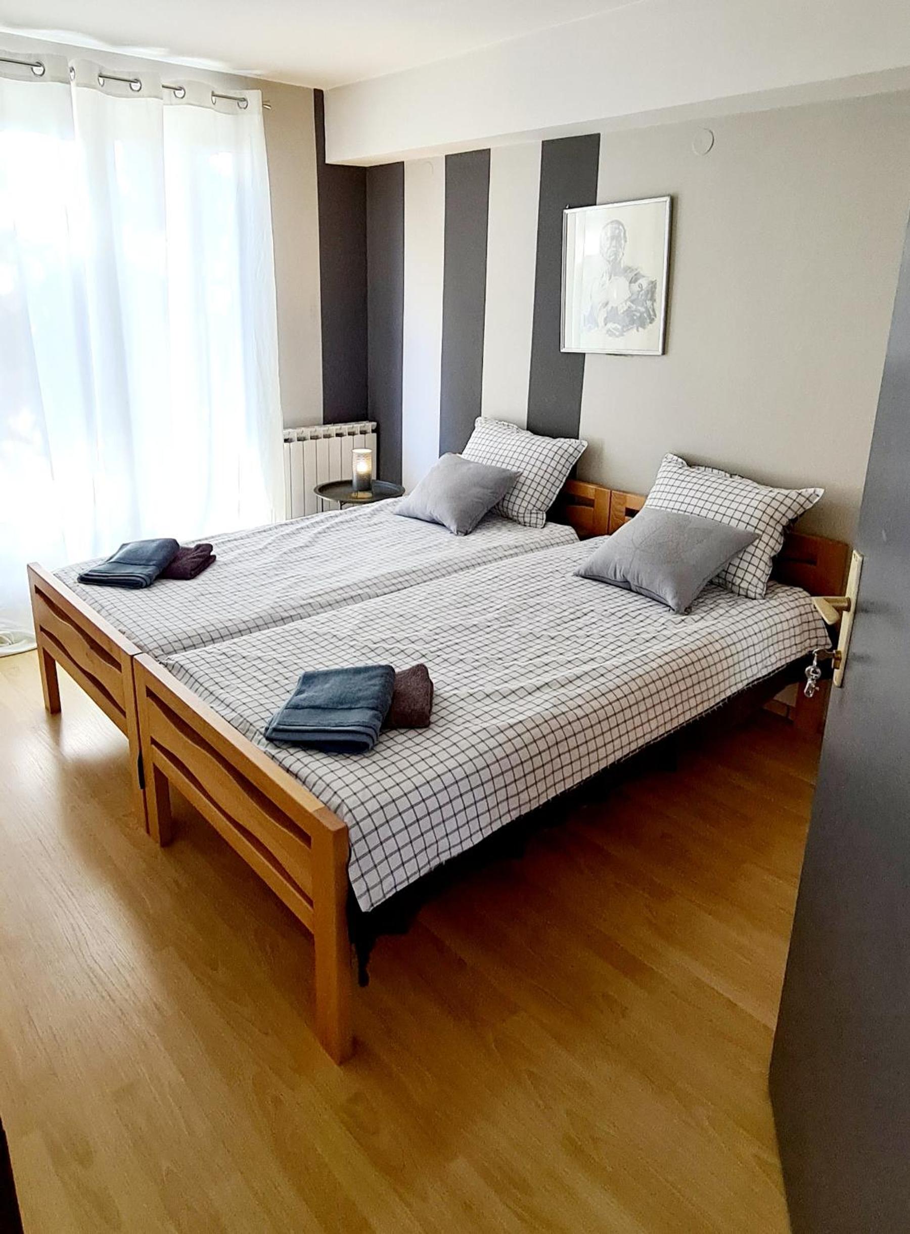 Apartment photo 2
