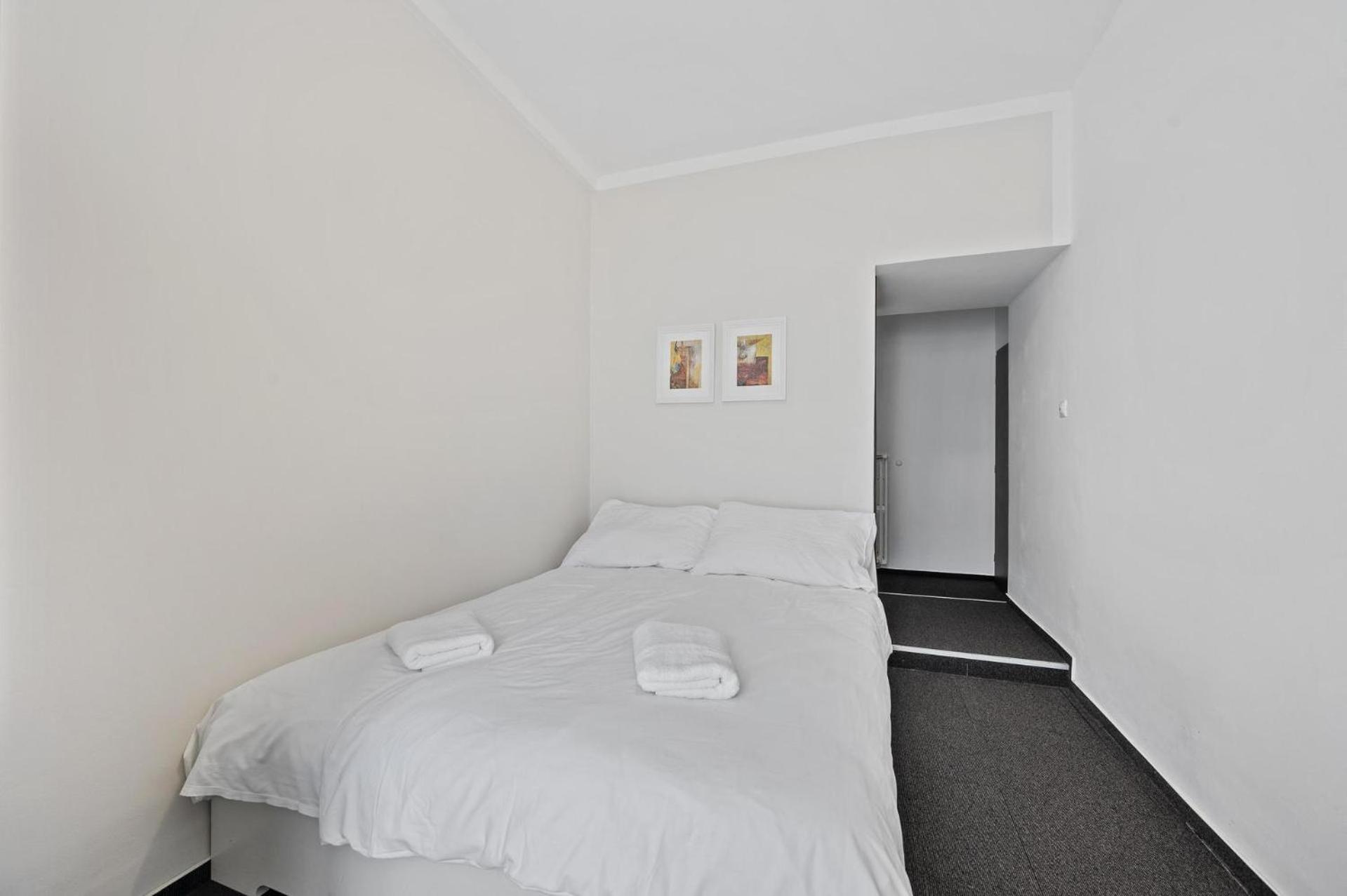 Budget Double Room - Photo 4