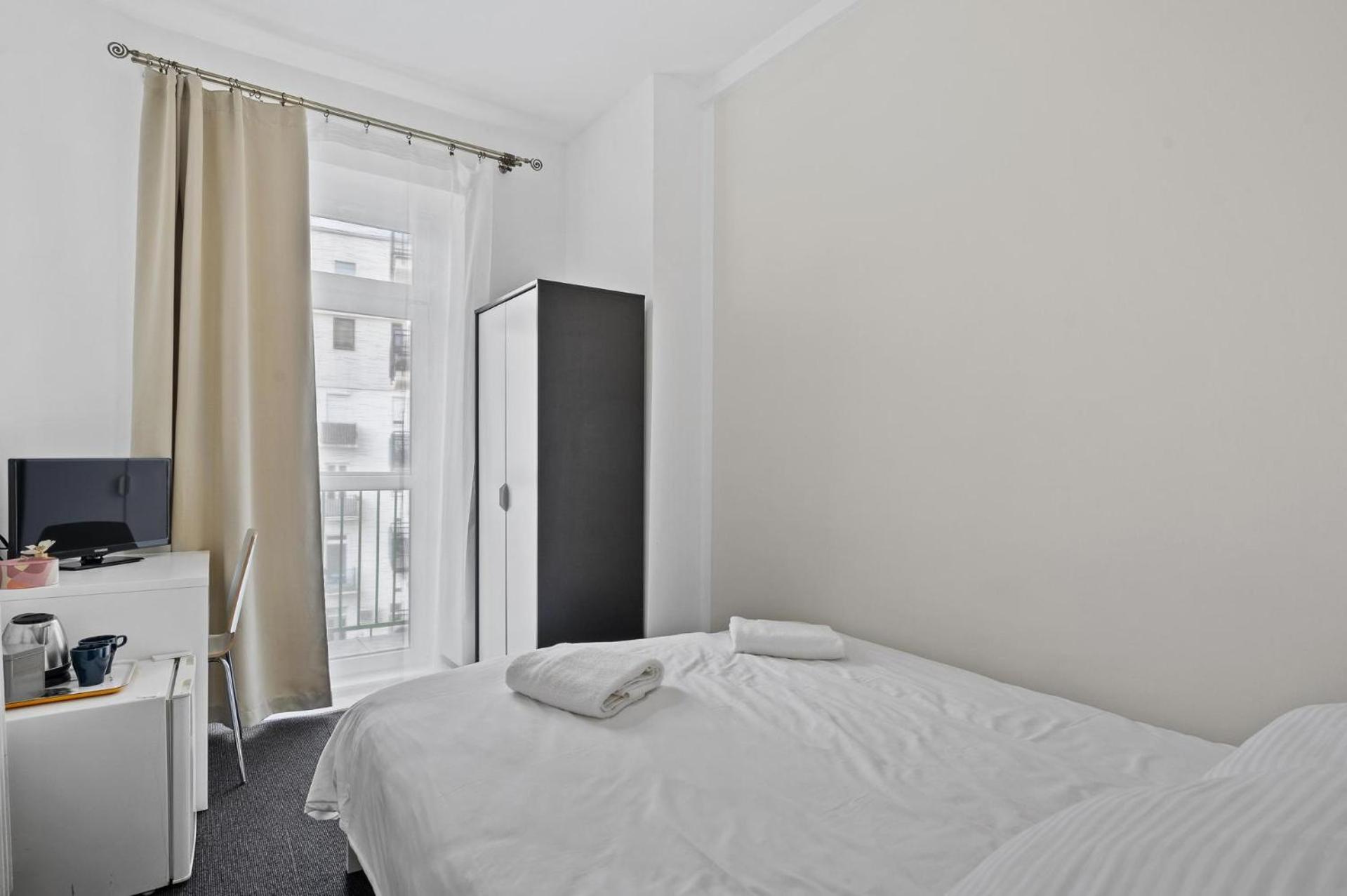 Budget Double Room - Photo 3