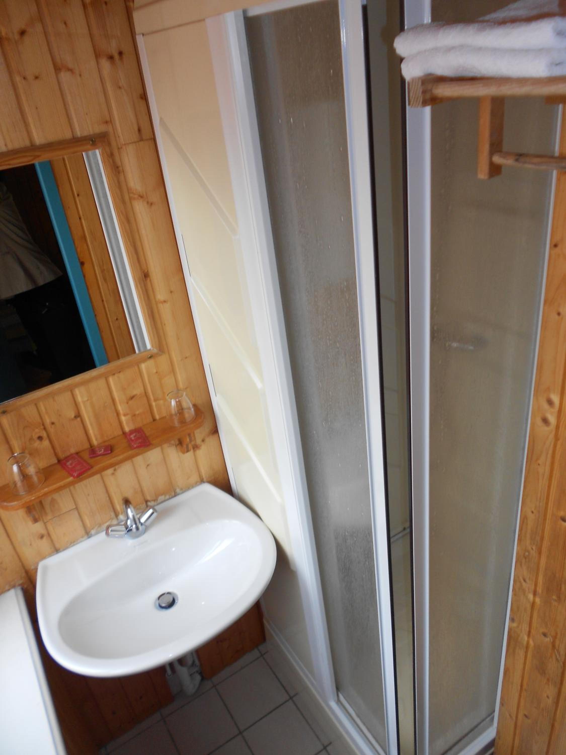 Double Room - Stair Access Only - Photo 2