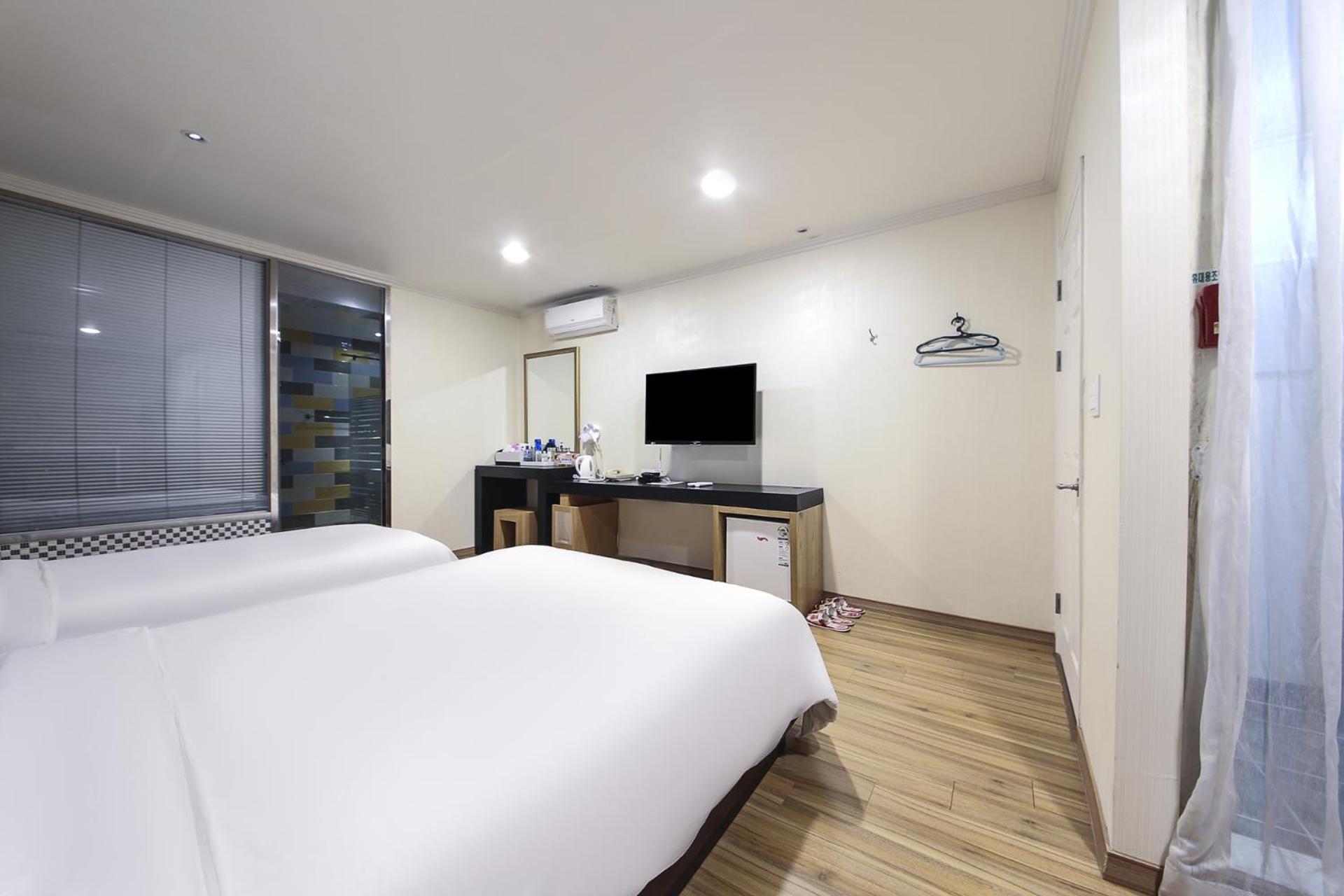 Deluxe Twin Room photo 3