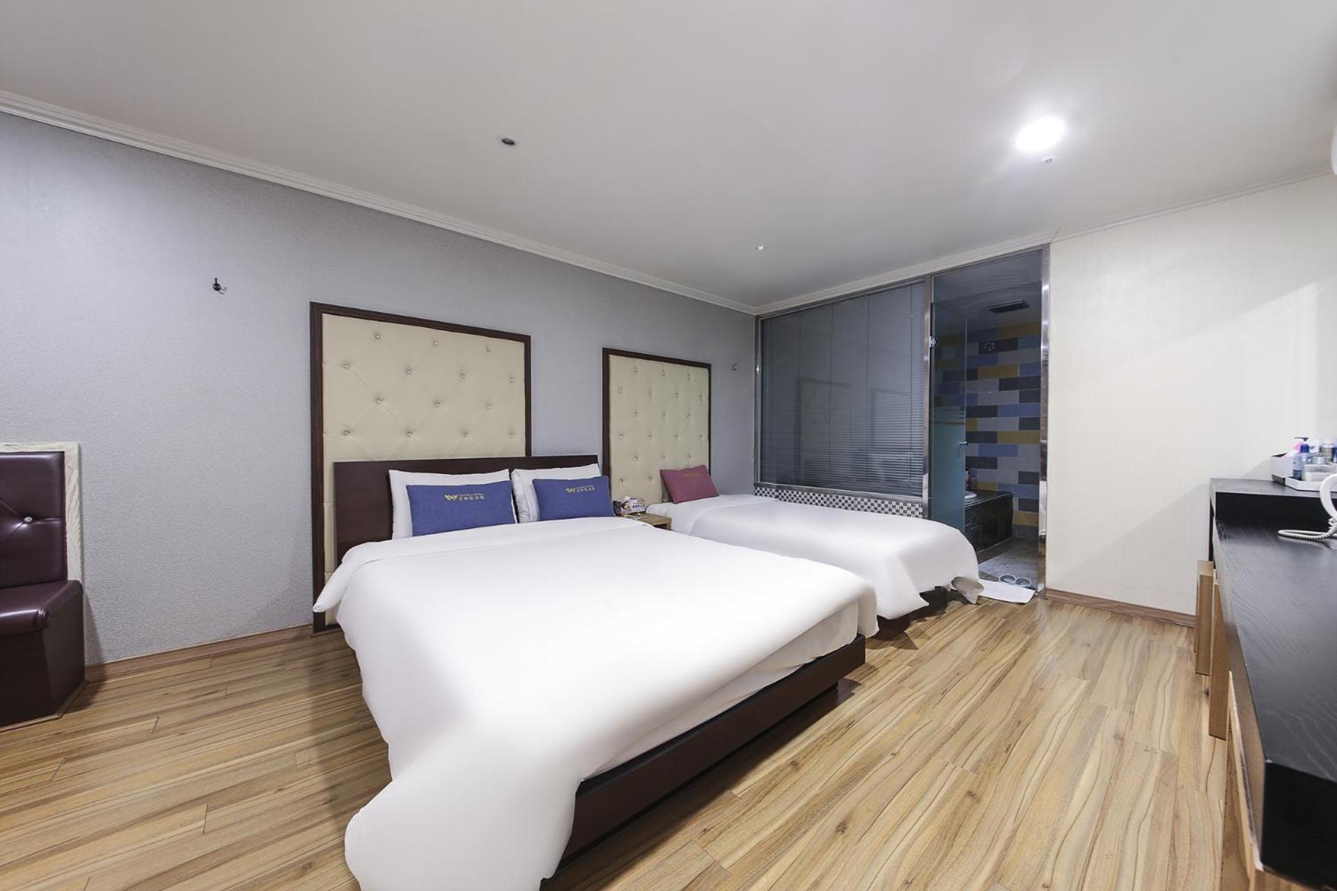Deluxe Twin Room photo 2