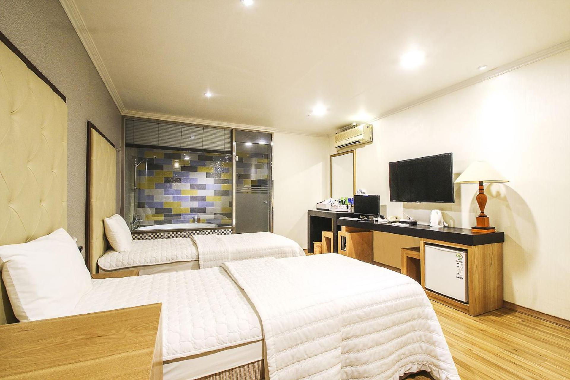 Standard Twin Room photo 3