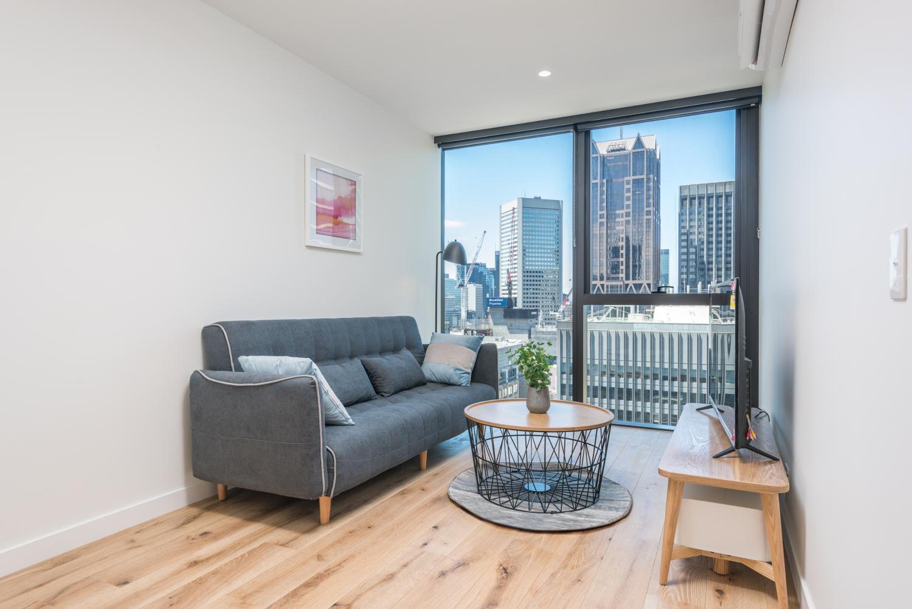 One Bedroom Apartment thumbnail 5
