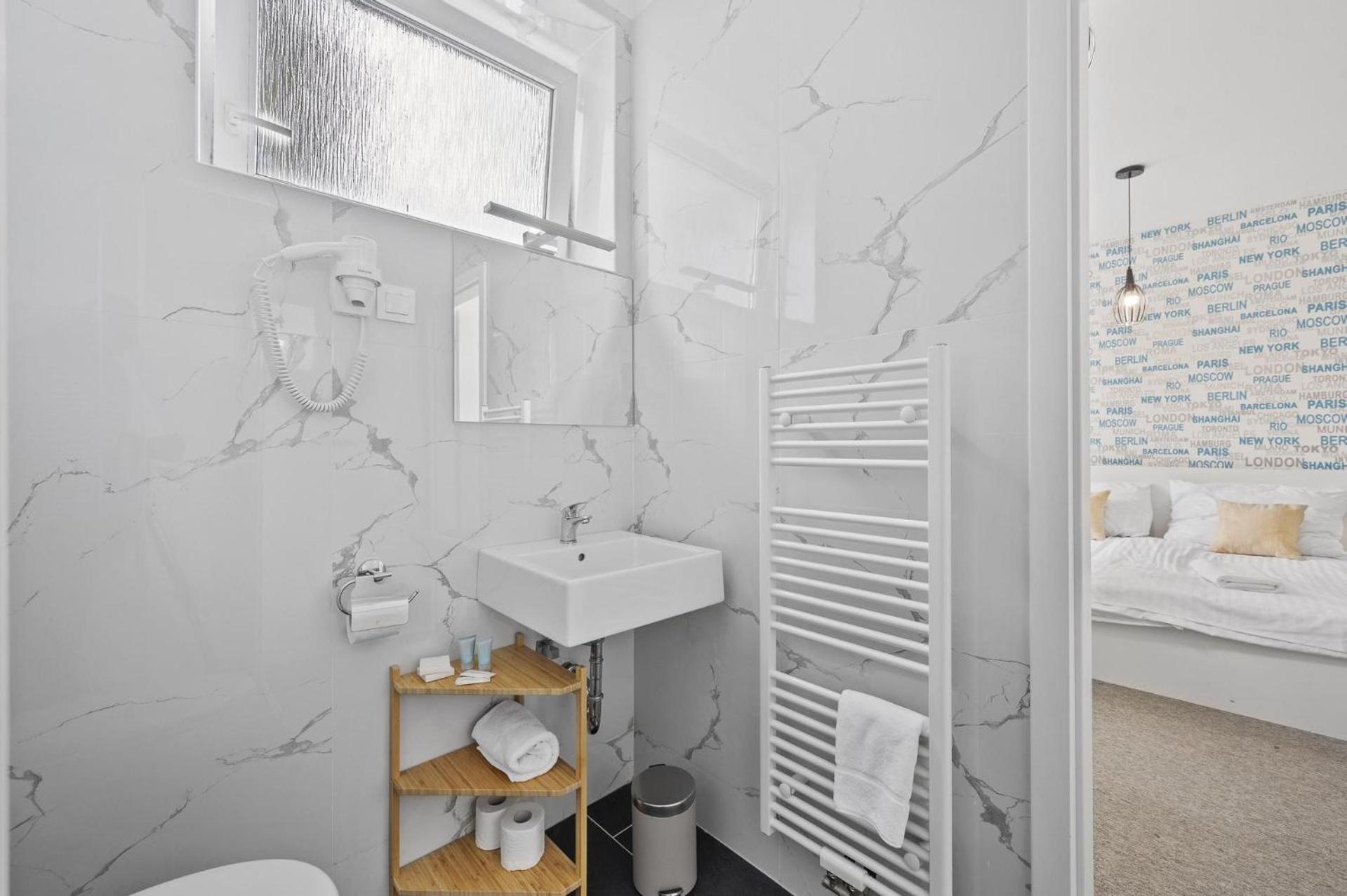 Double Room - Photo 9