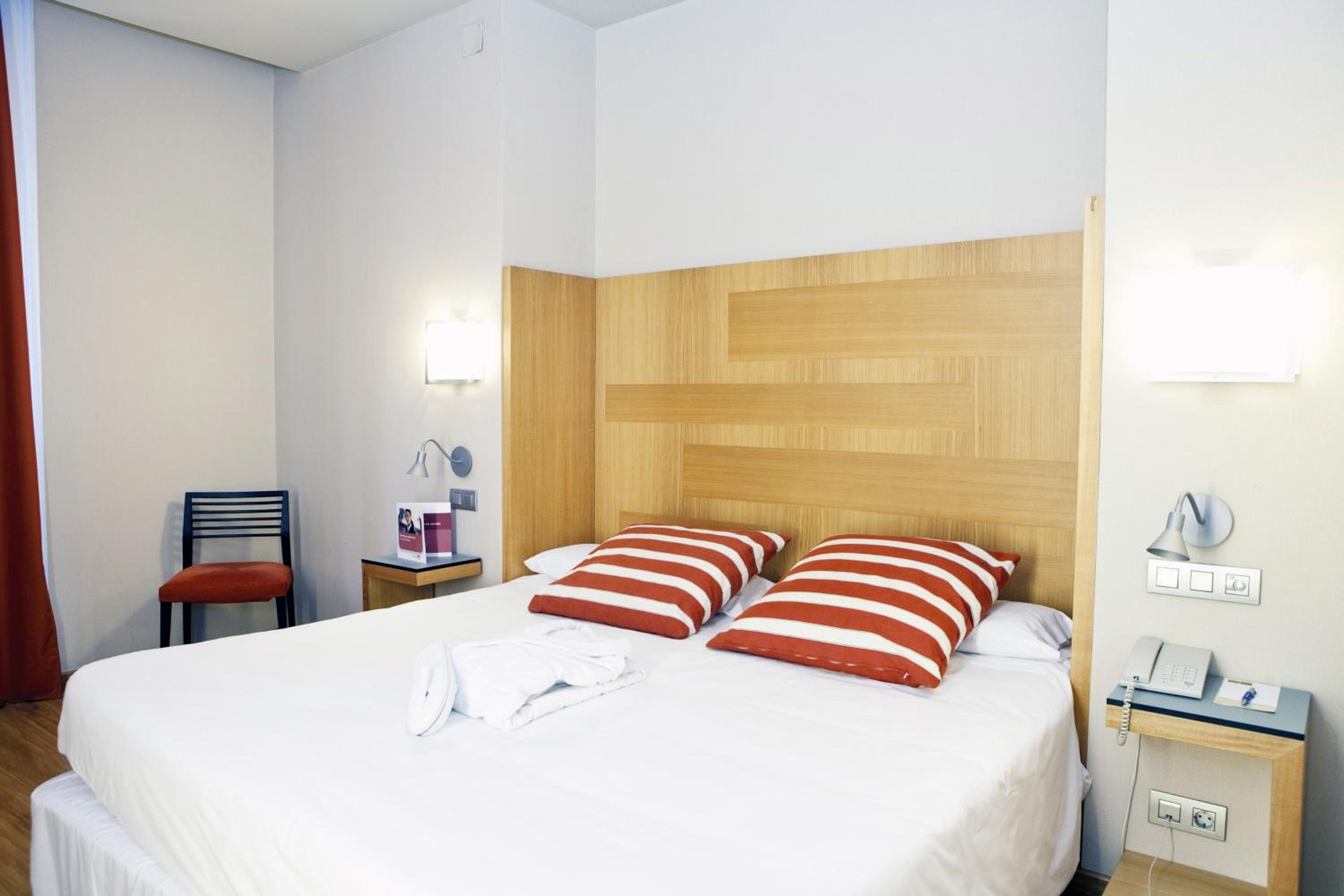 Double or Twin Room - Photo 3