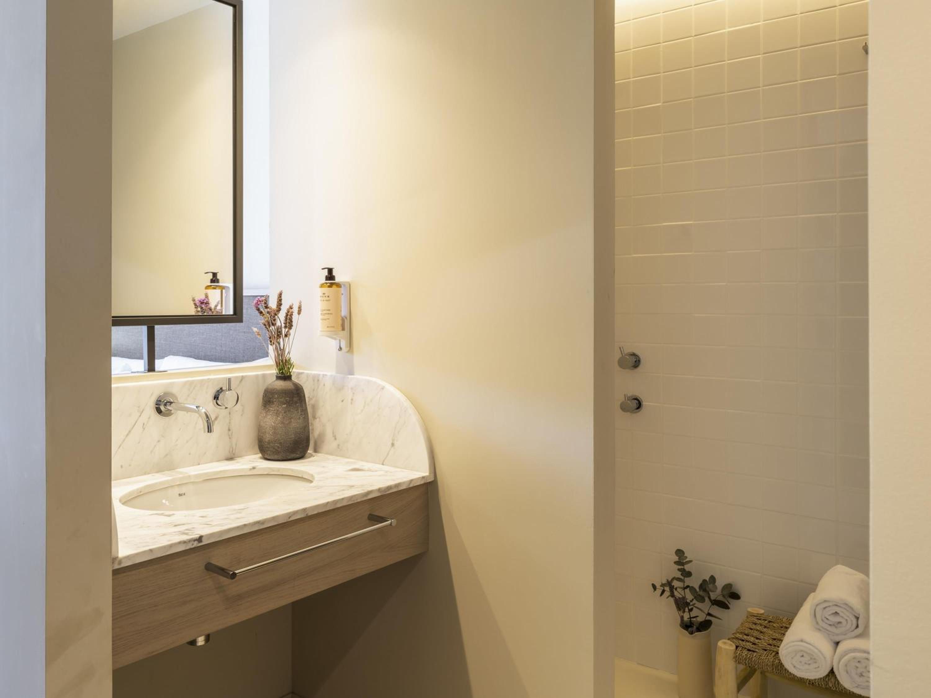 Standard Room with Large Terrace thumbnail 6