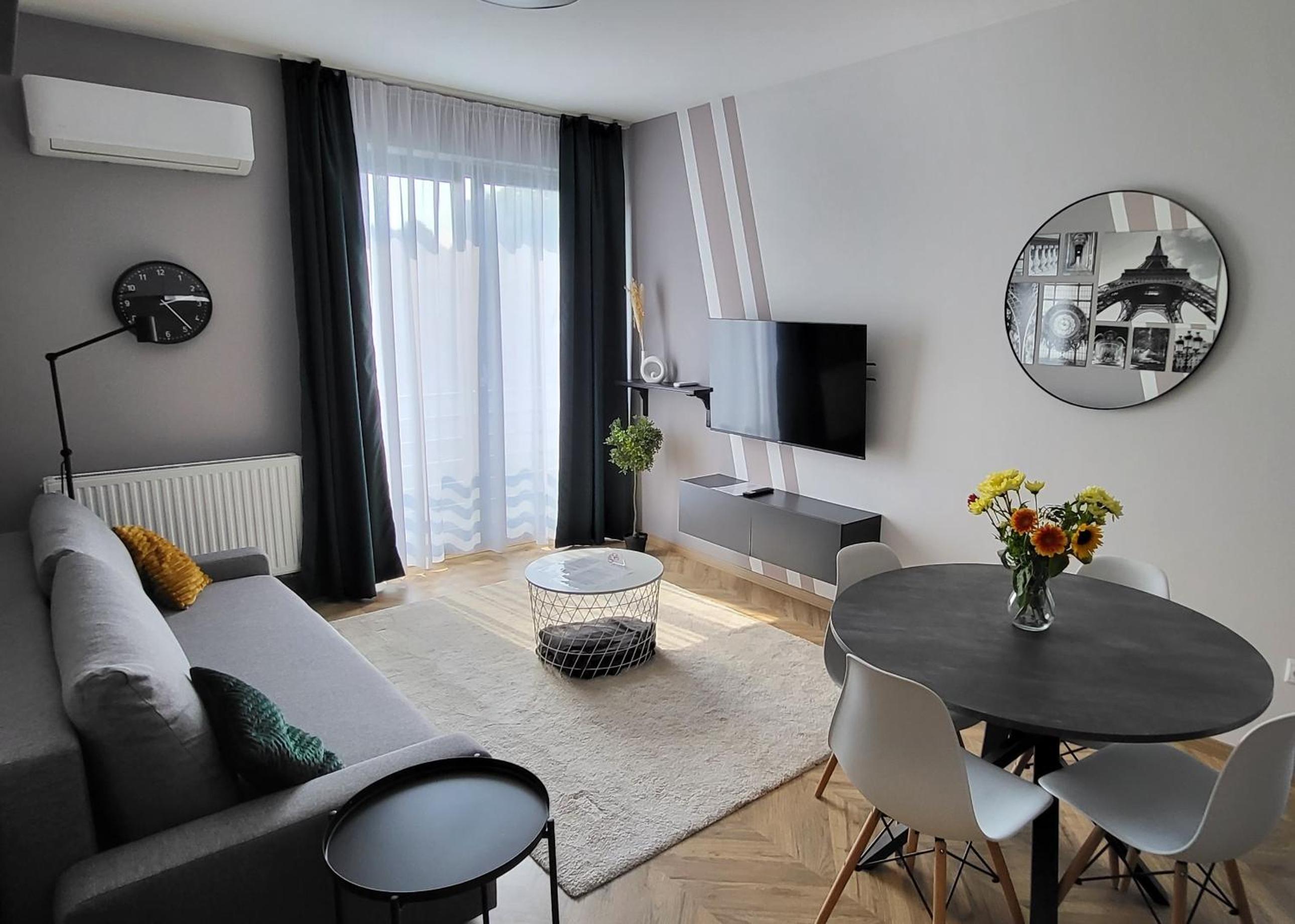 One-Bedroom Apartment - Photo 1