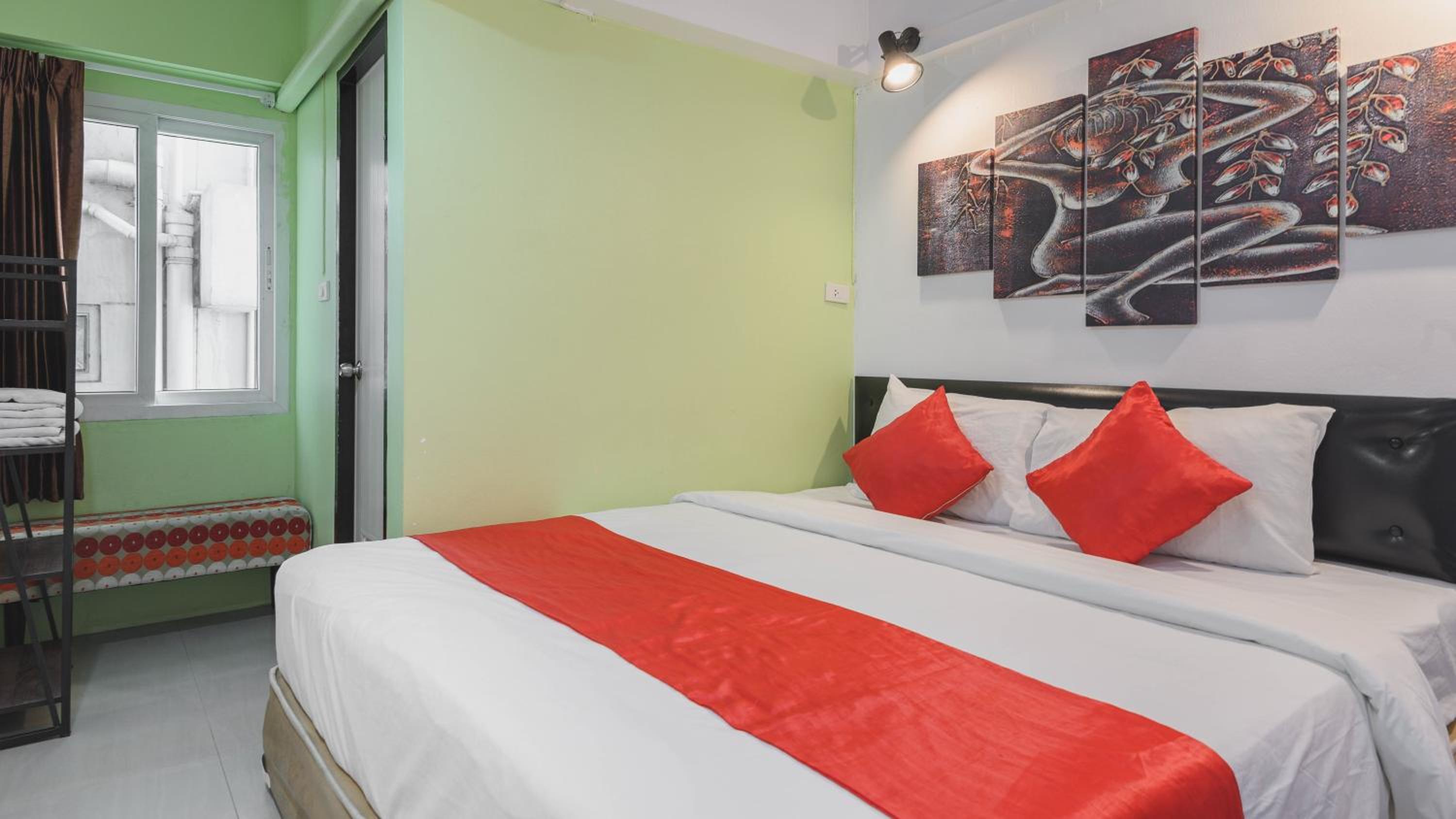 Budget Double or Twin Room (No Window) thumbnail 6