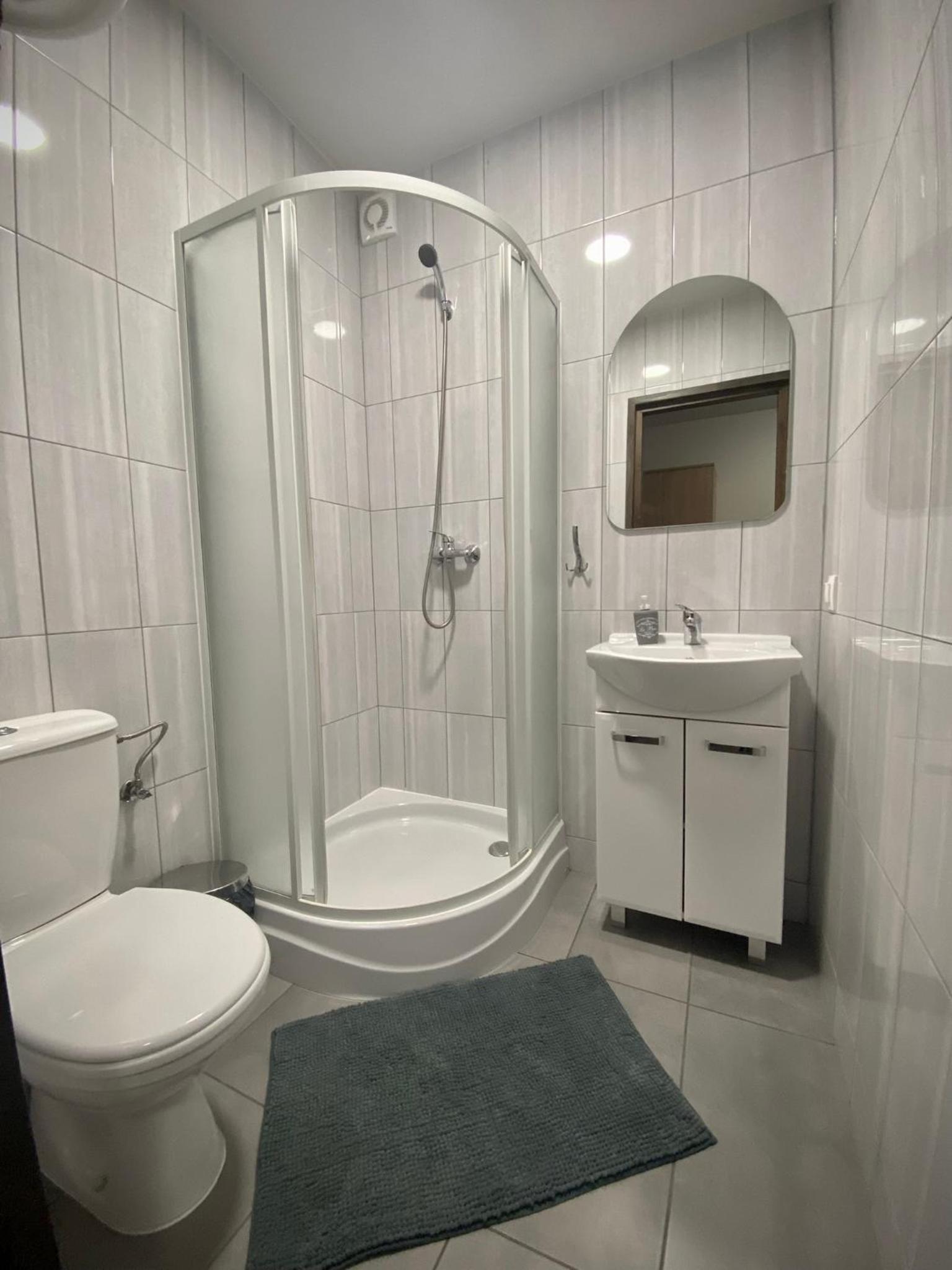 Double Room with Private Bathroom - Photo 2