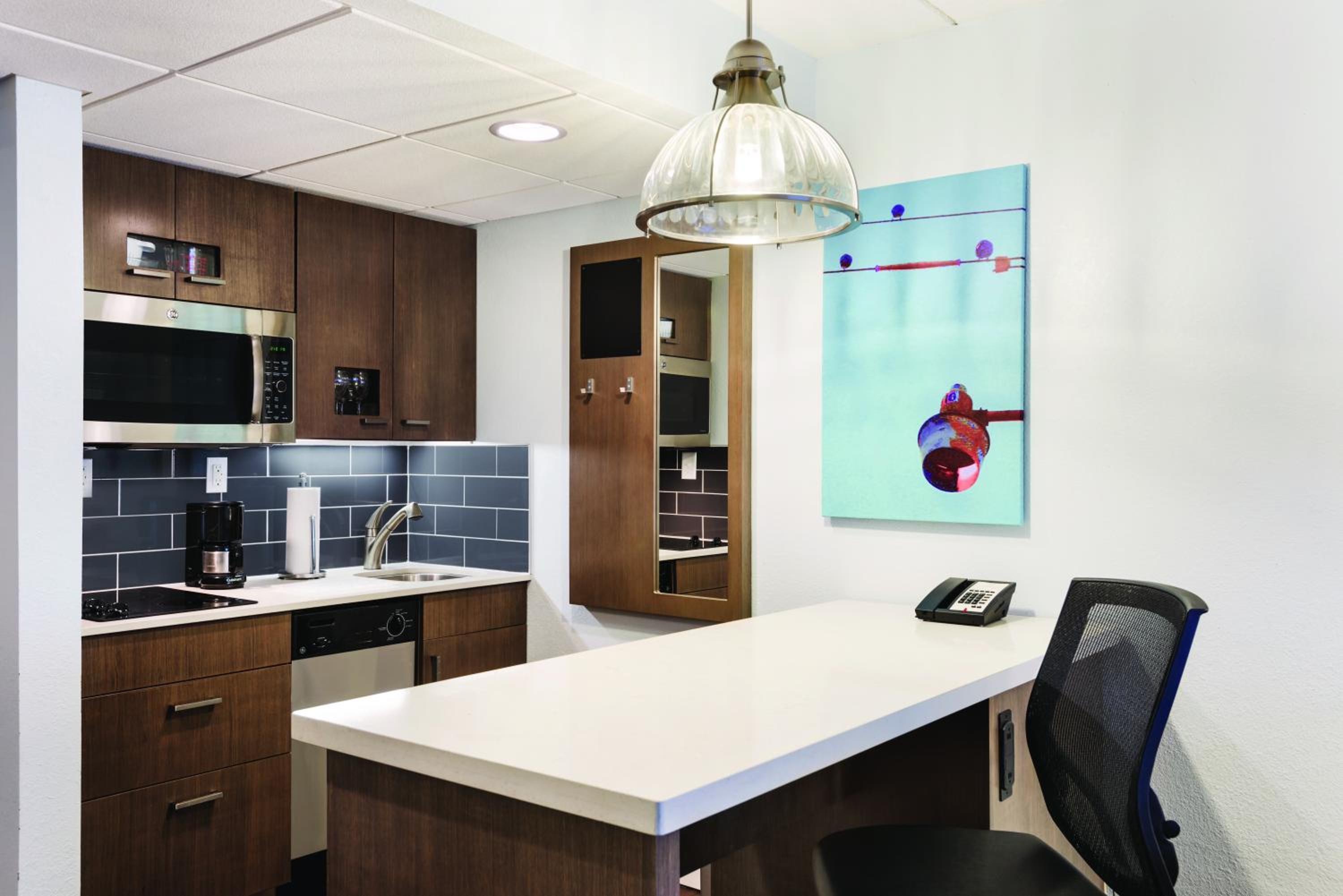 One-Bedroom King Suite - Photo 4