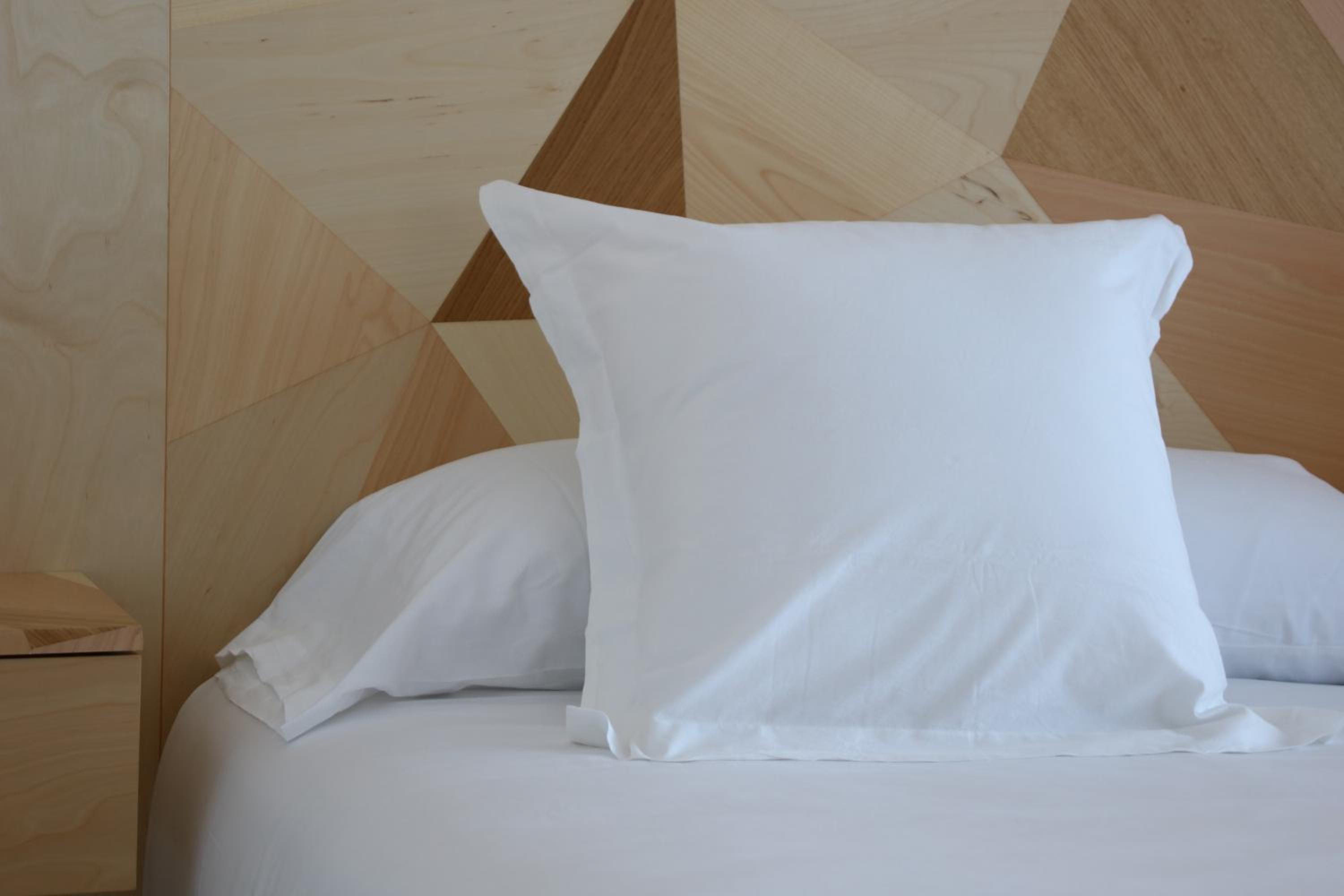 Twin Room with Sea View thumbnail 5