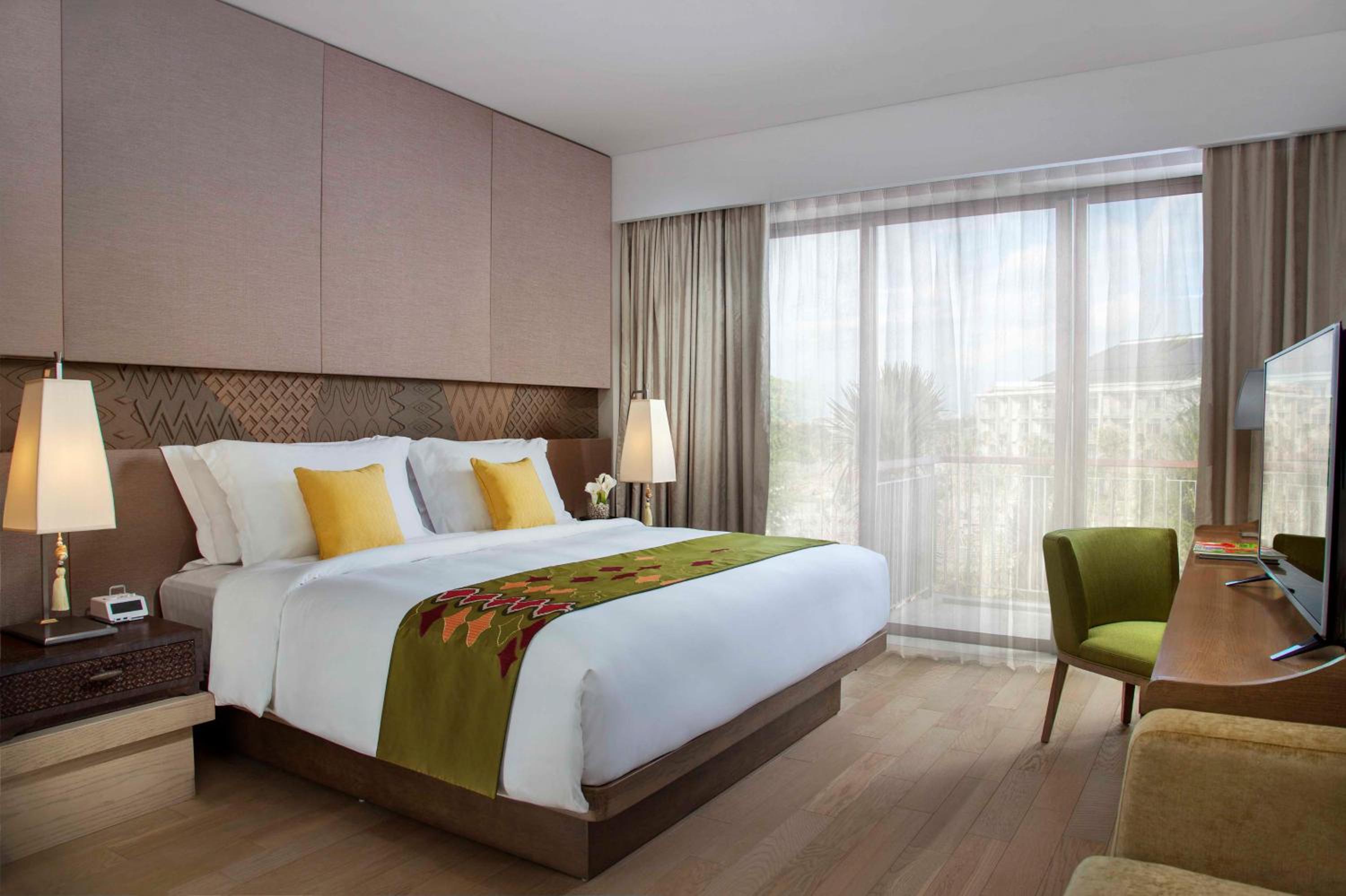 Classic King Room with Pool View with Free Daily Chocolate Hours and Daily Resort Activities photo 3