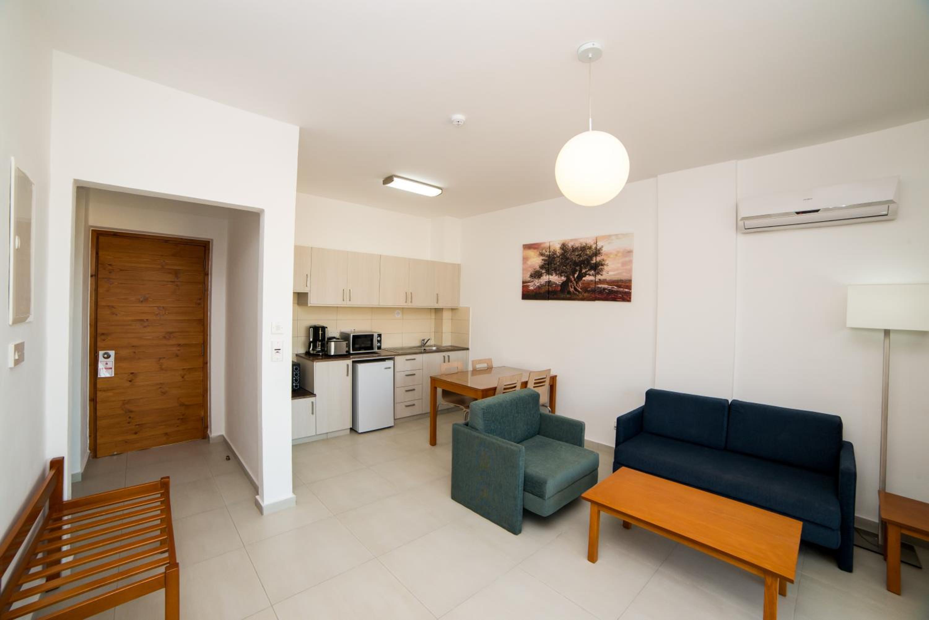 Superior One-Bedroom Apartment with Sea View - Photo 2