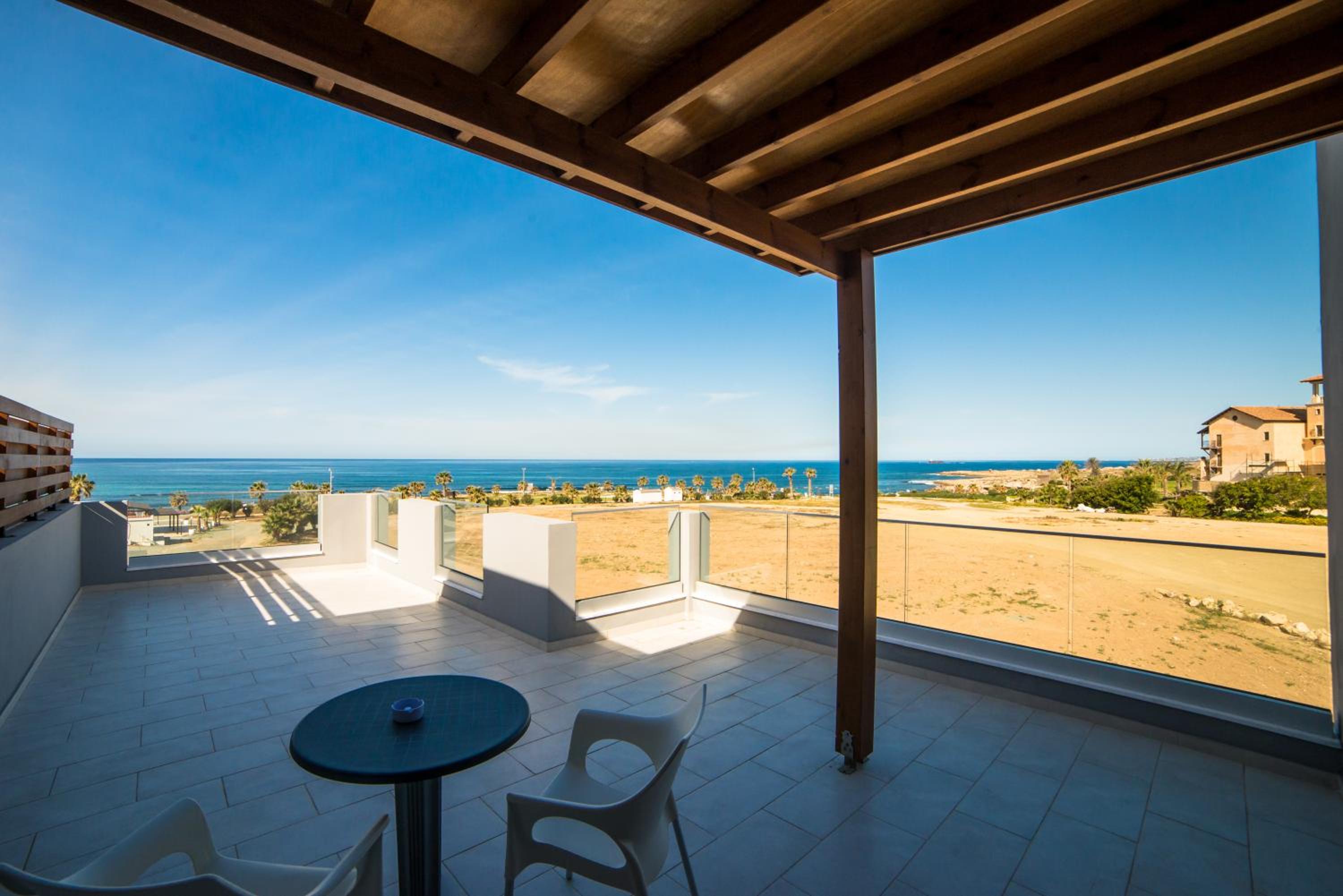 Superior Three-Bedroom Apartment with Panoramic View to the Sea photo 2
