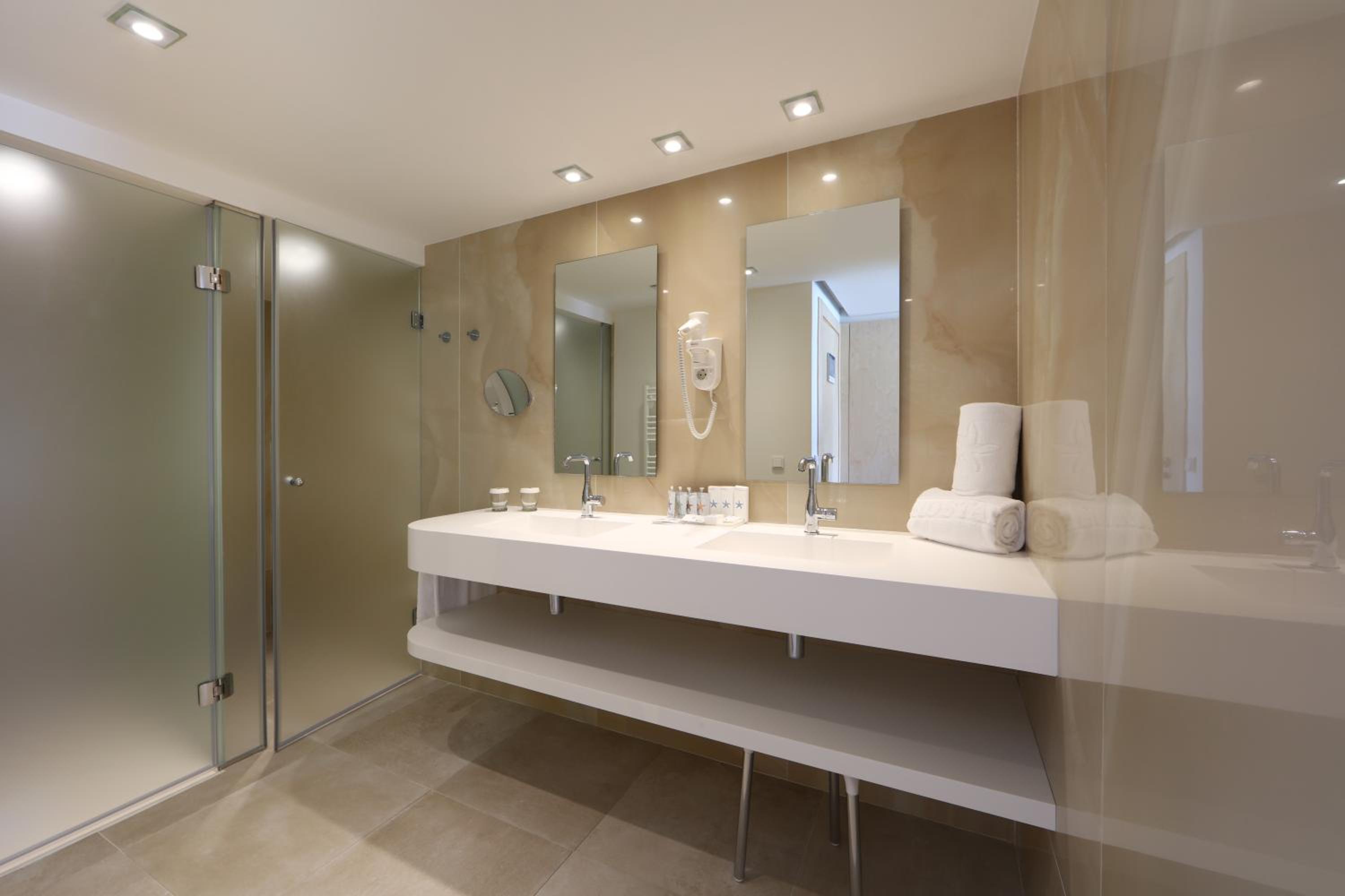 Junior Suite with Pool View