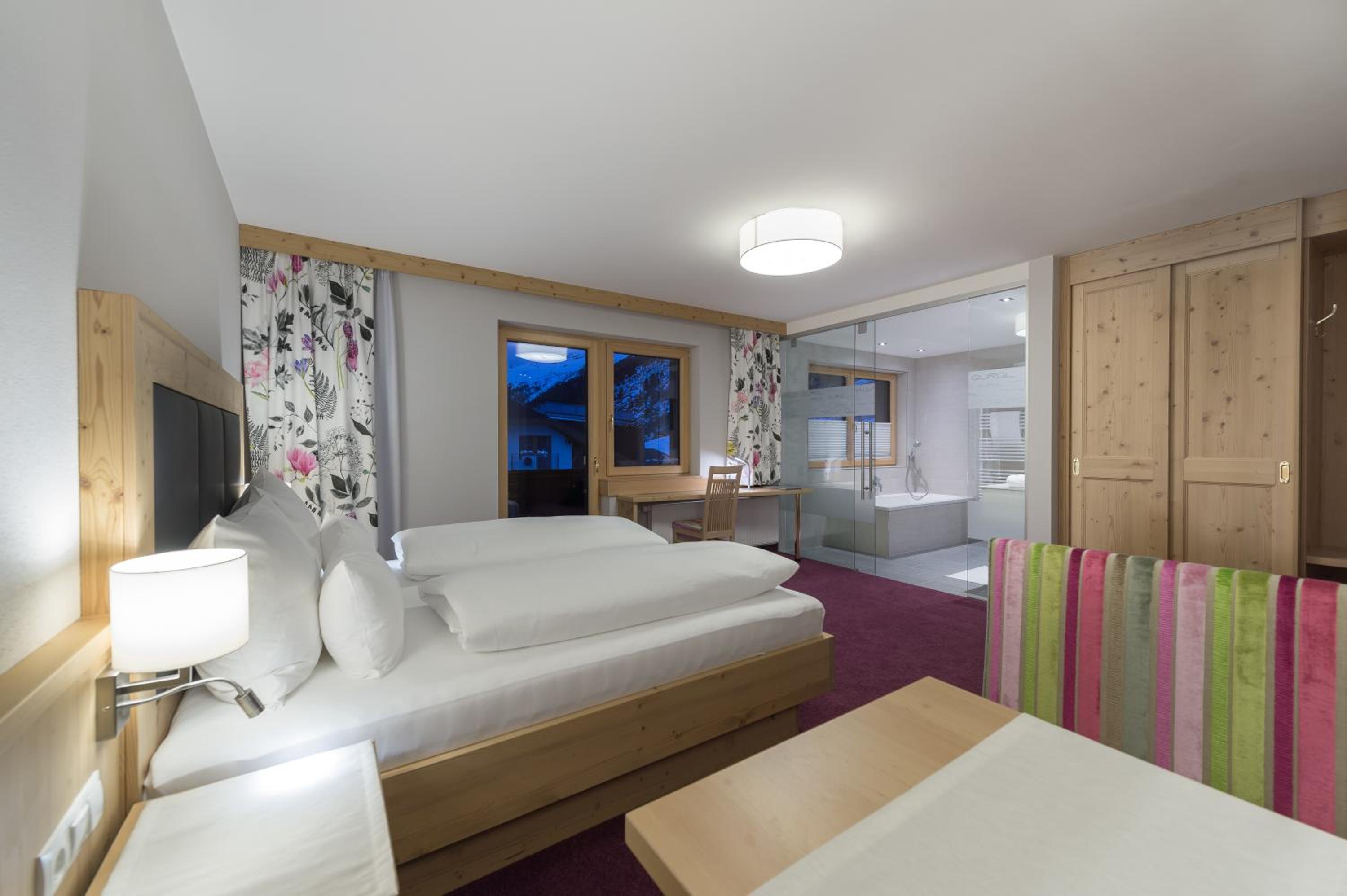 Superior Double Room with Balcony 42m2 photo 1