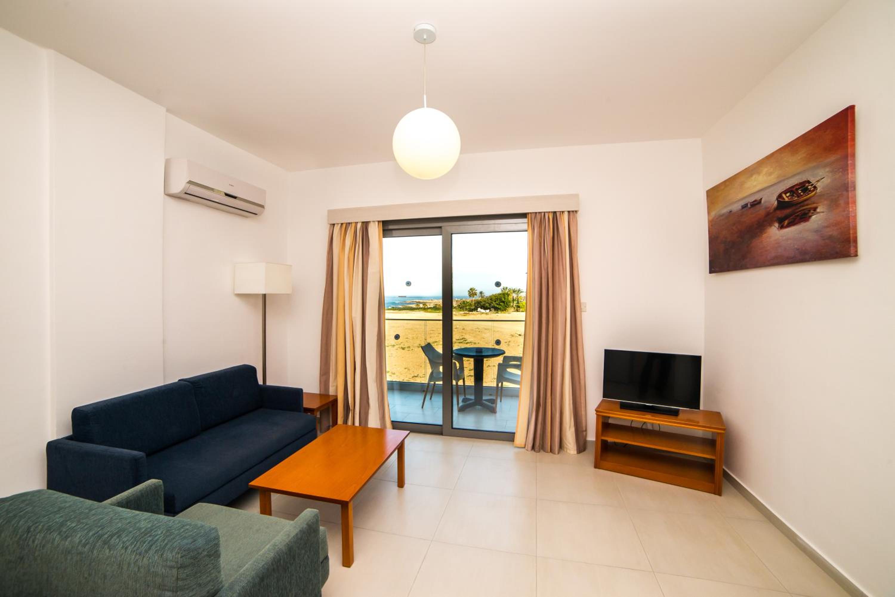 Superior One-Bedroom Apartment with Sea View - Photo 3