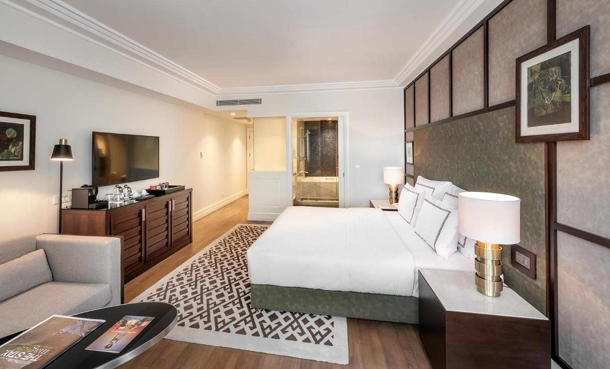 Deluxe King Room