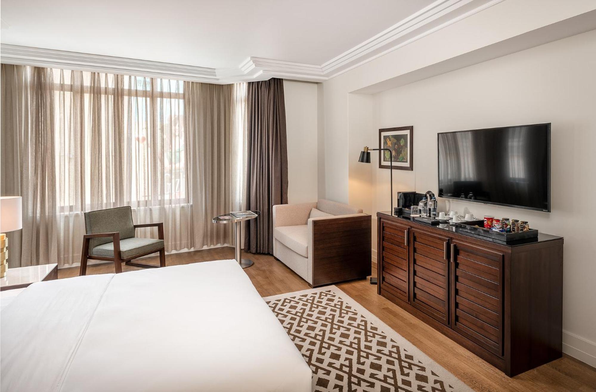 Deluxe King Room