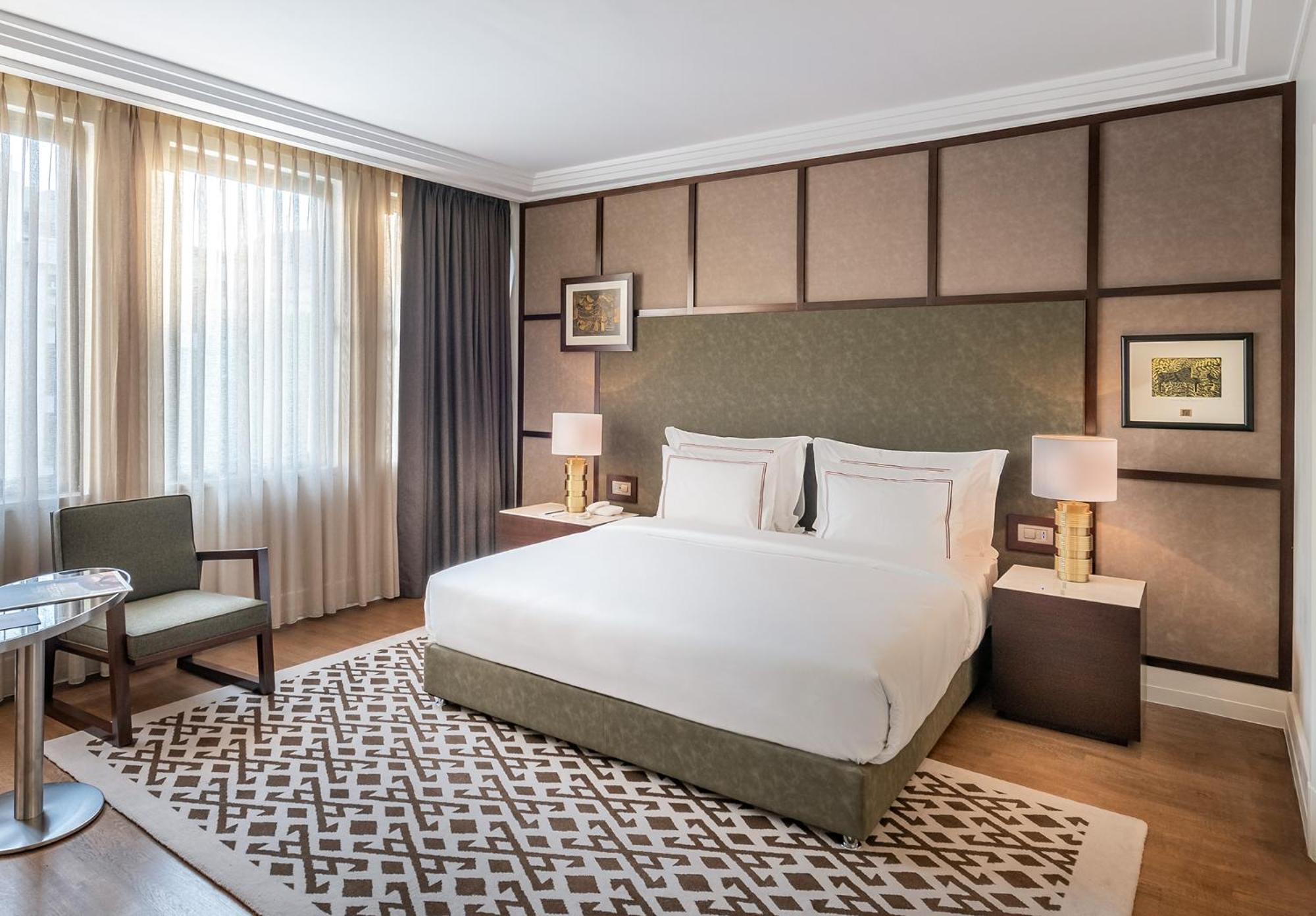 Grand Superior Room thumbnail 6