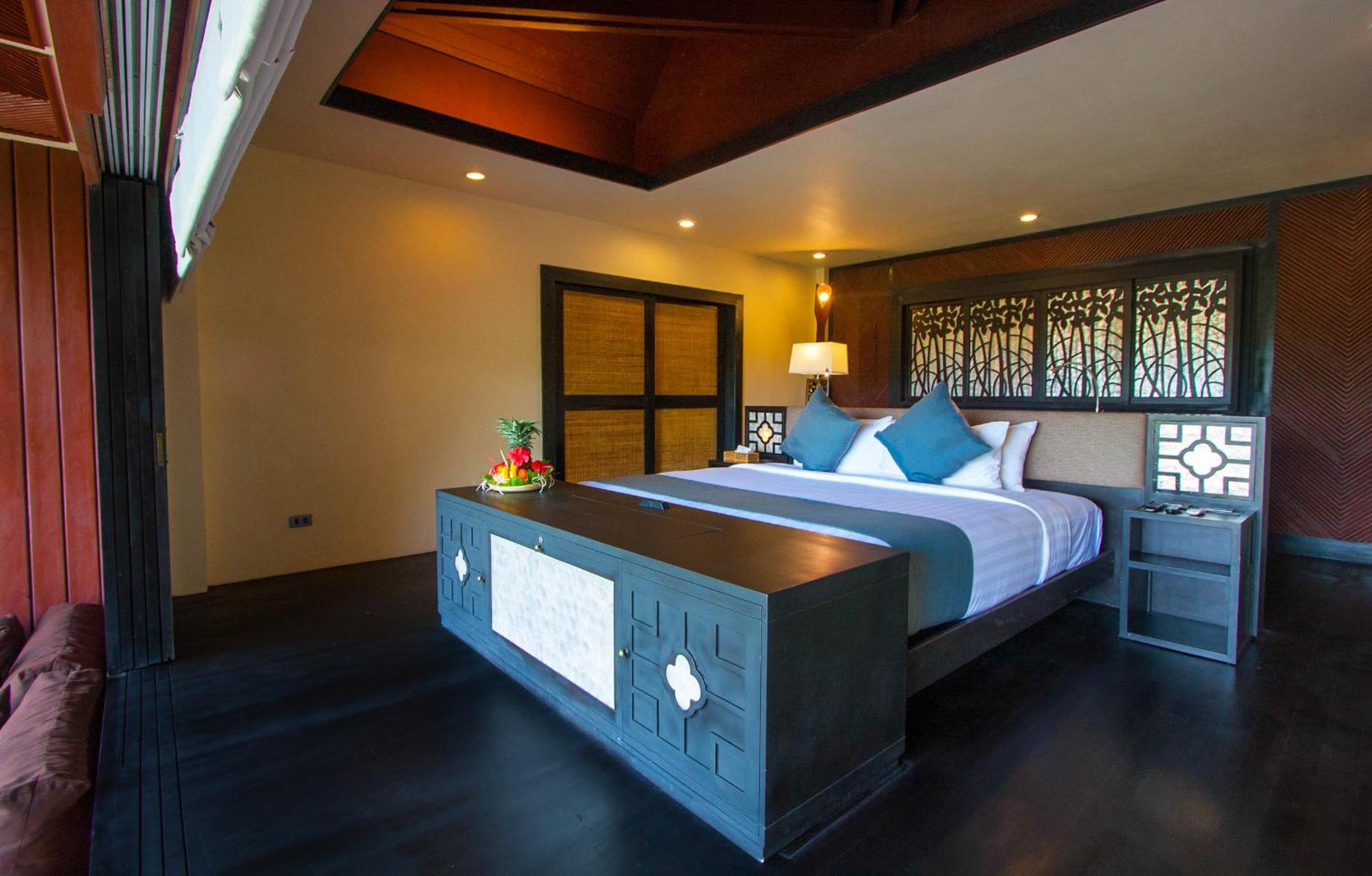 Premium Bay View Cauayan Pool Villa with Free Roundtrip Lio Airport Transfers