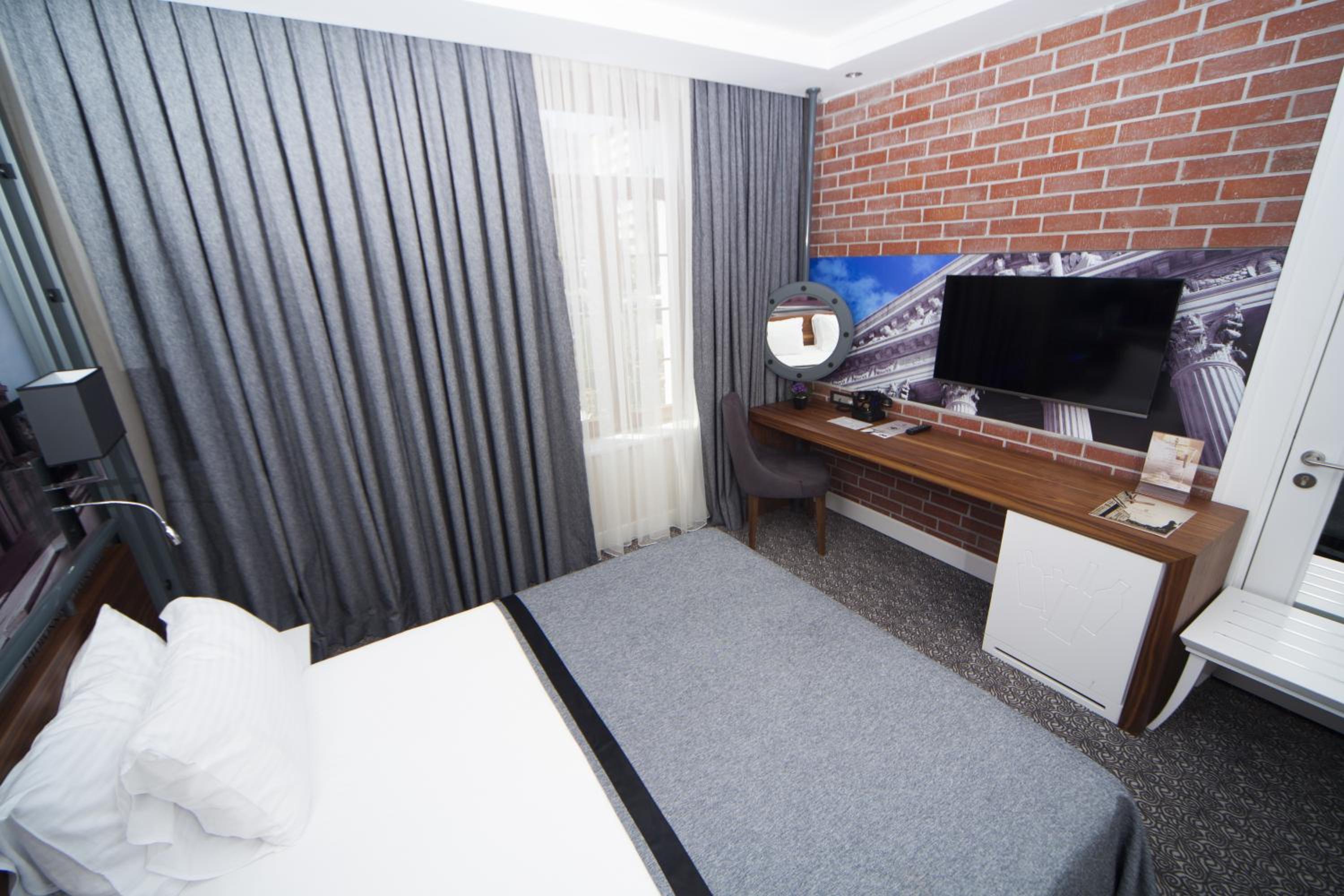 Four-Bedroom Apartment photo 2