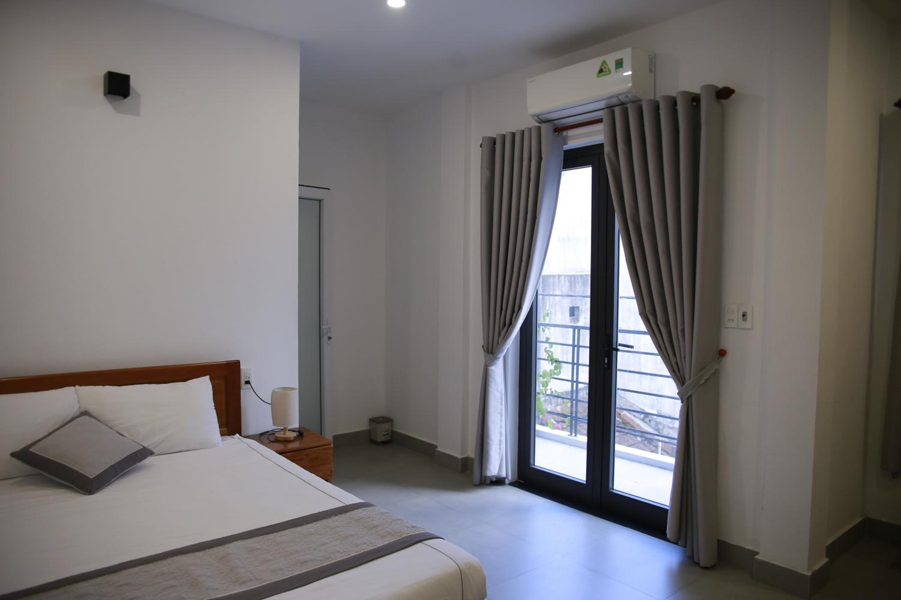 Deluxe Double Room with Balcony - Photo 1