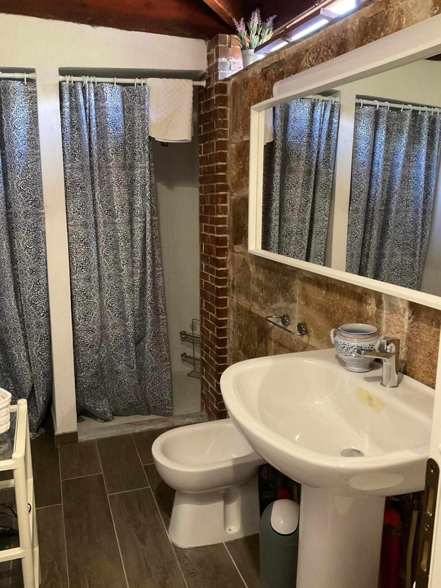 One-Bedroom House photo 2