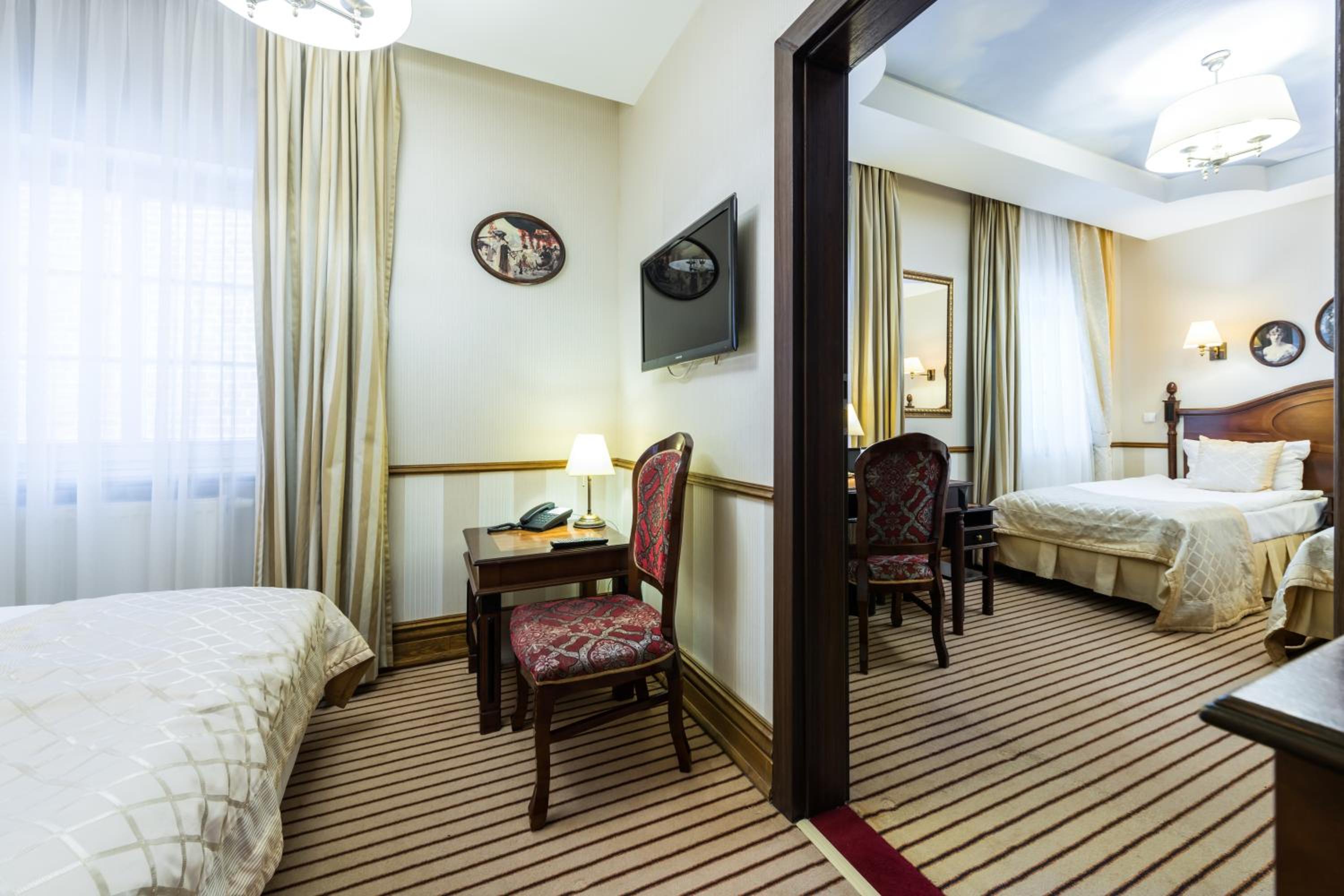 Deluxe Triple Room photo 3