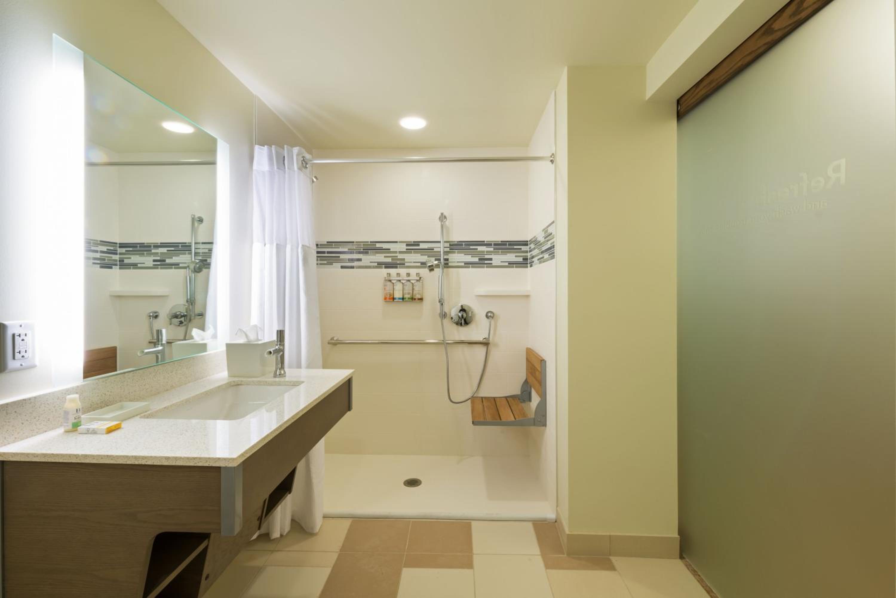 Standard King Room with Mobility Accessible Roll-In Shower photo 3