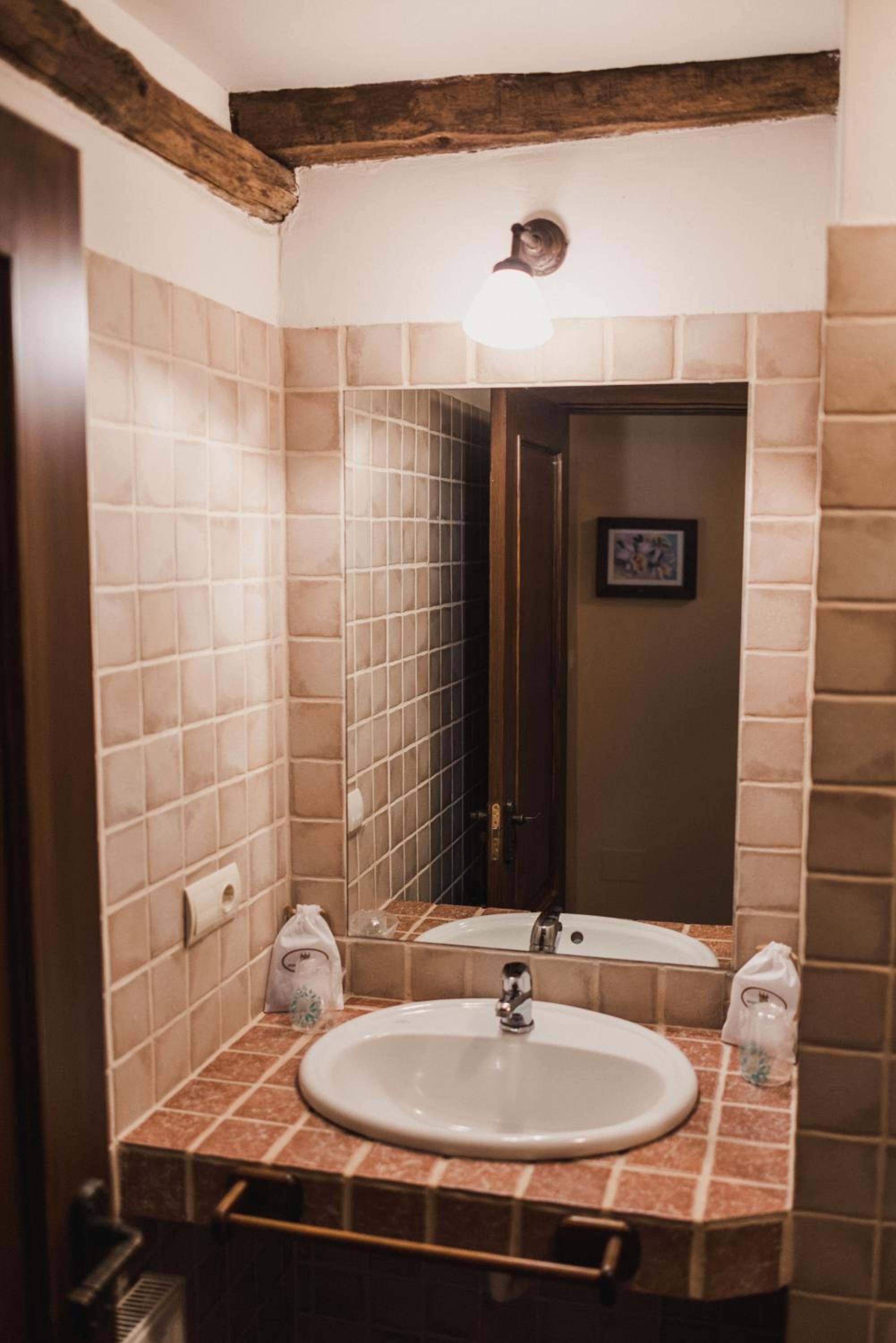 Double or Twin Room - Photo 2
