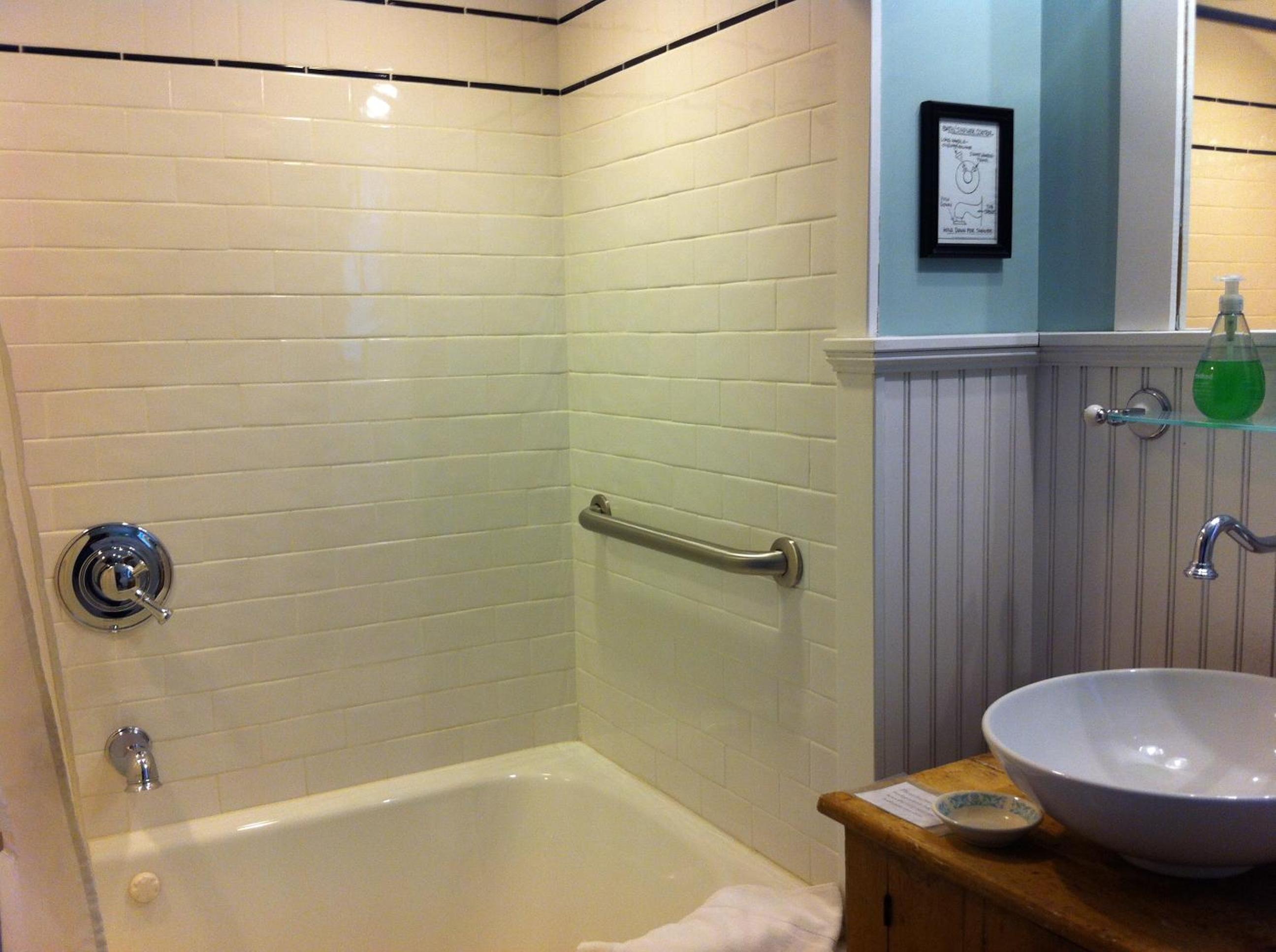 Queen Room with Spa Bath photo 3