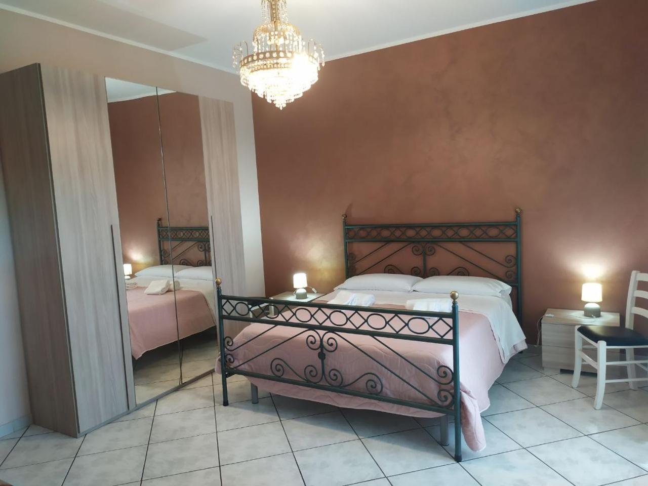 Double Room with Private Bathroom - Photo 12