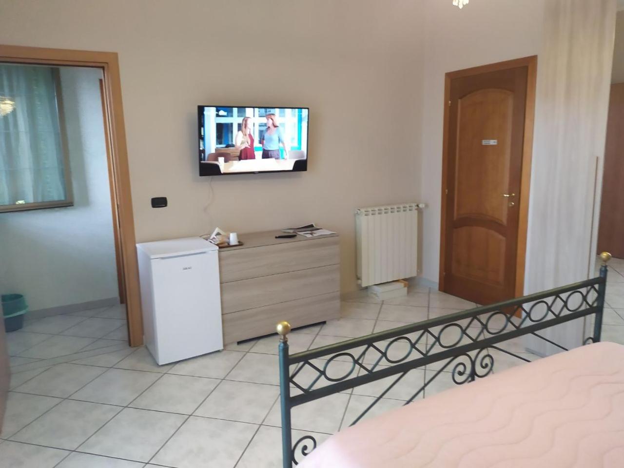 Double Room with Private Bathroom - Photo 4