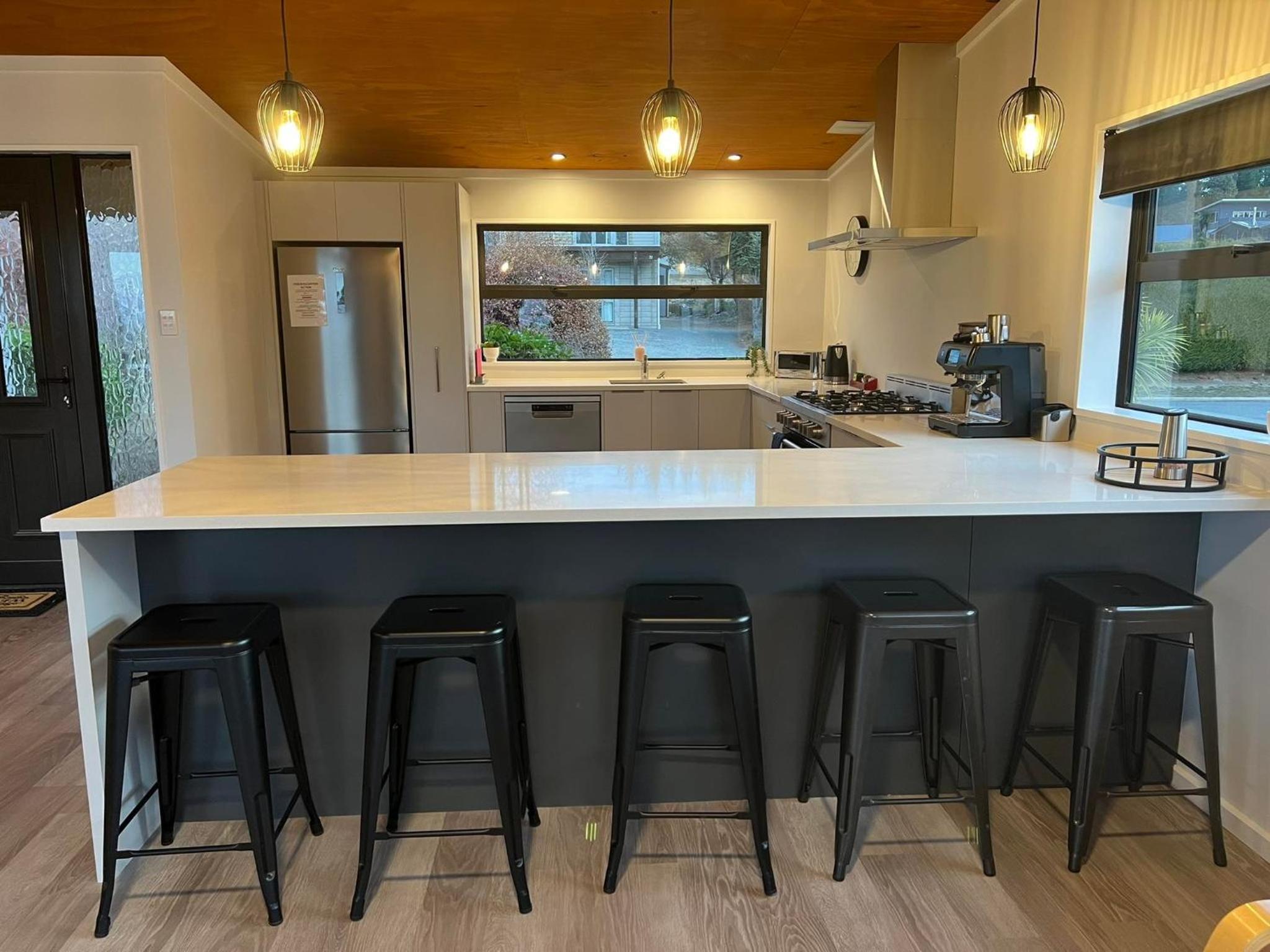 Five-Bedroom House photo 3