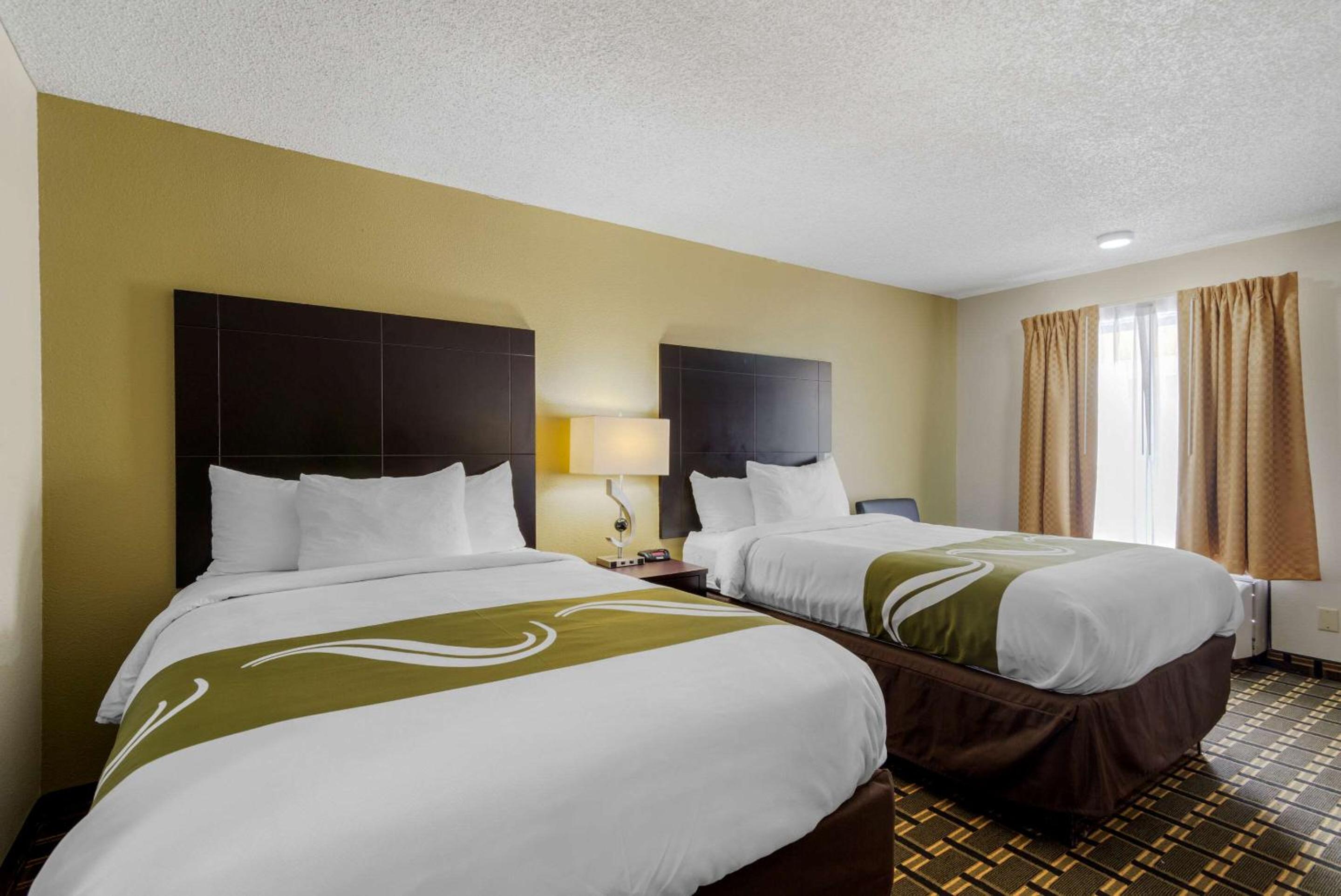 Double Room with Two Double Beds - Smoking - Photo 1