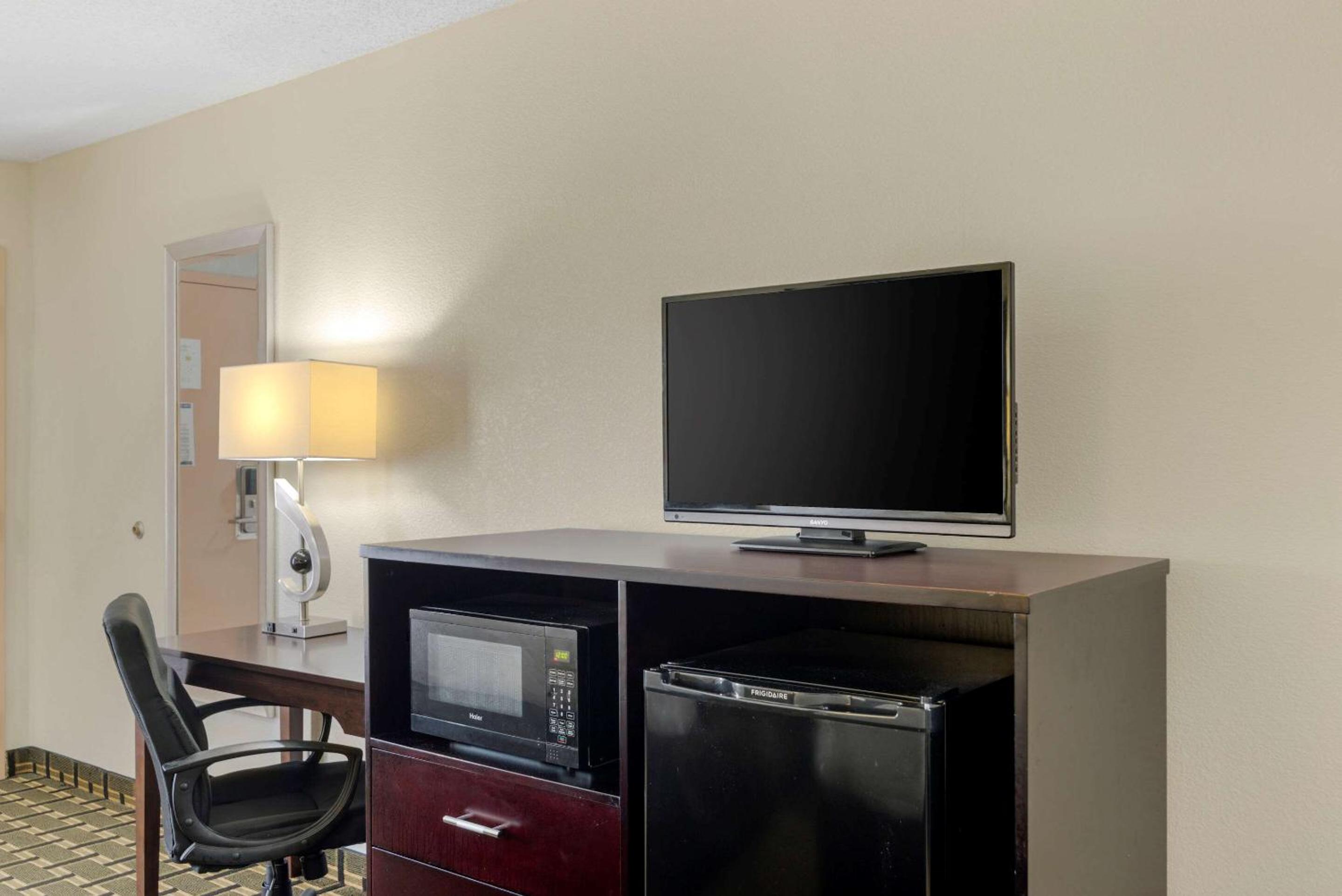Double Room with Two Double Beds - Smoking - Photo 6