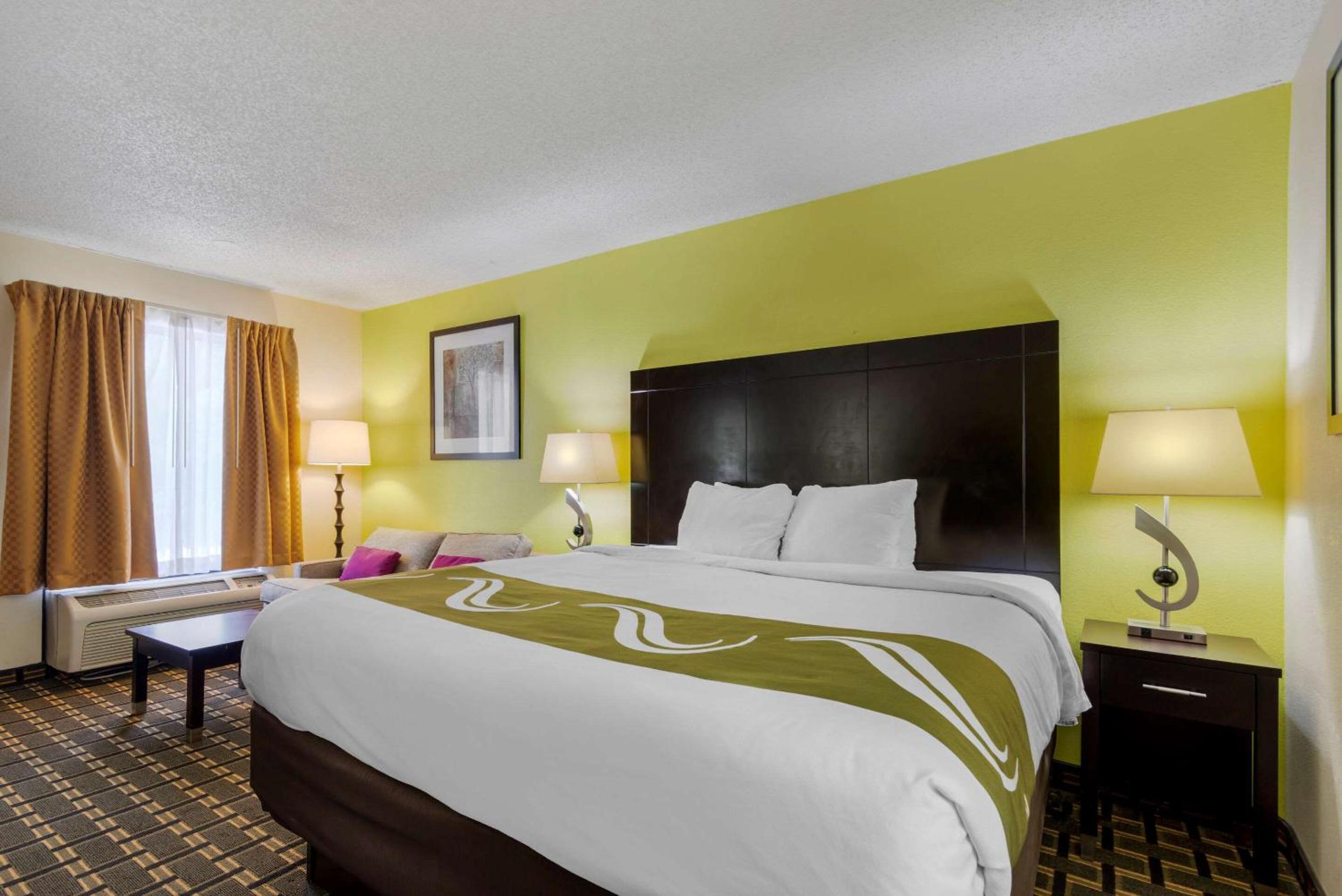 King Room - Non-Smoking - Photo 1