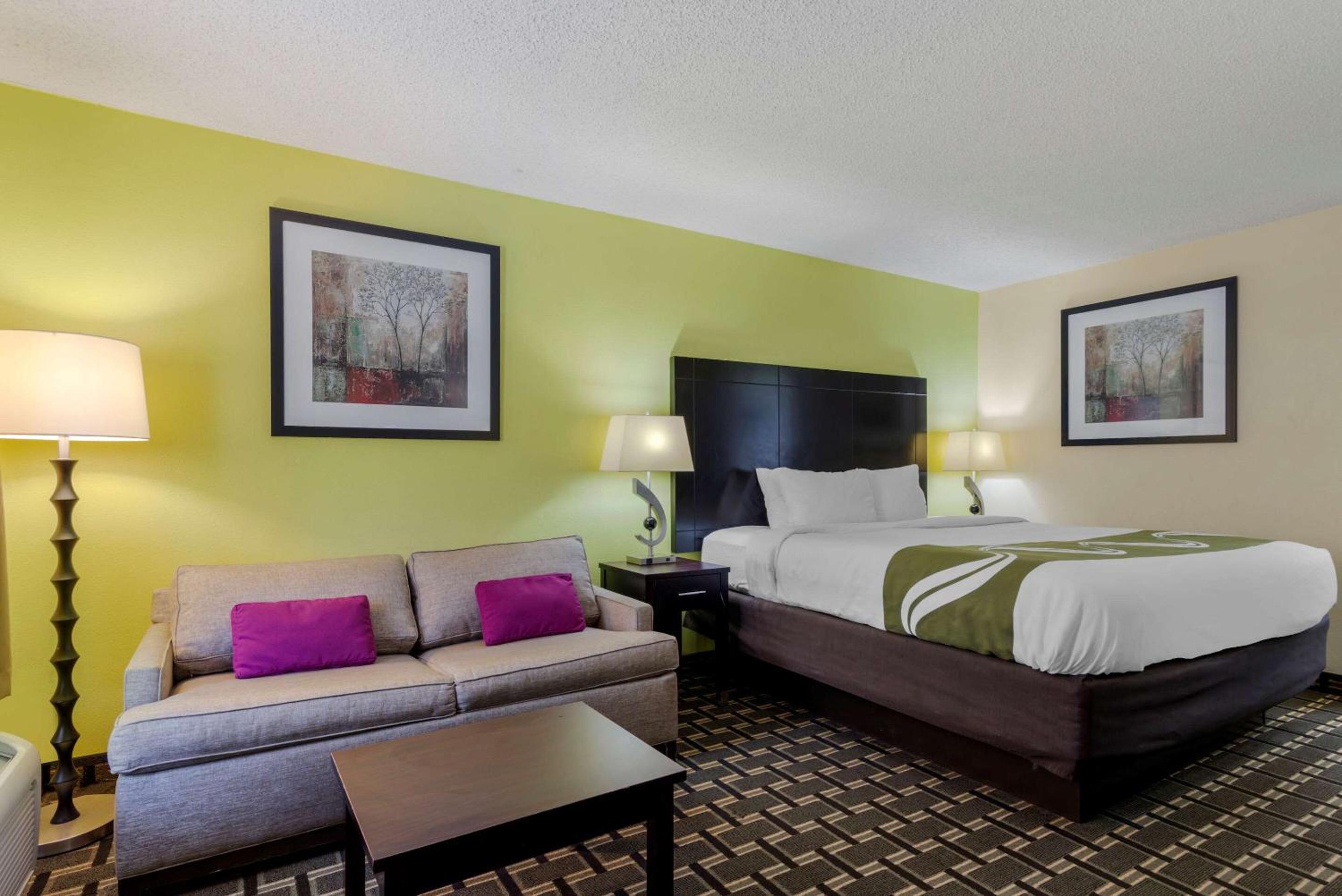 King Room - Non-Smoking - Photo 3